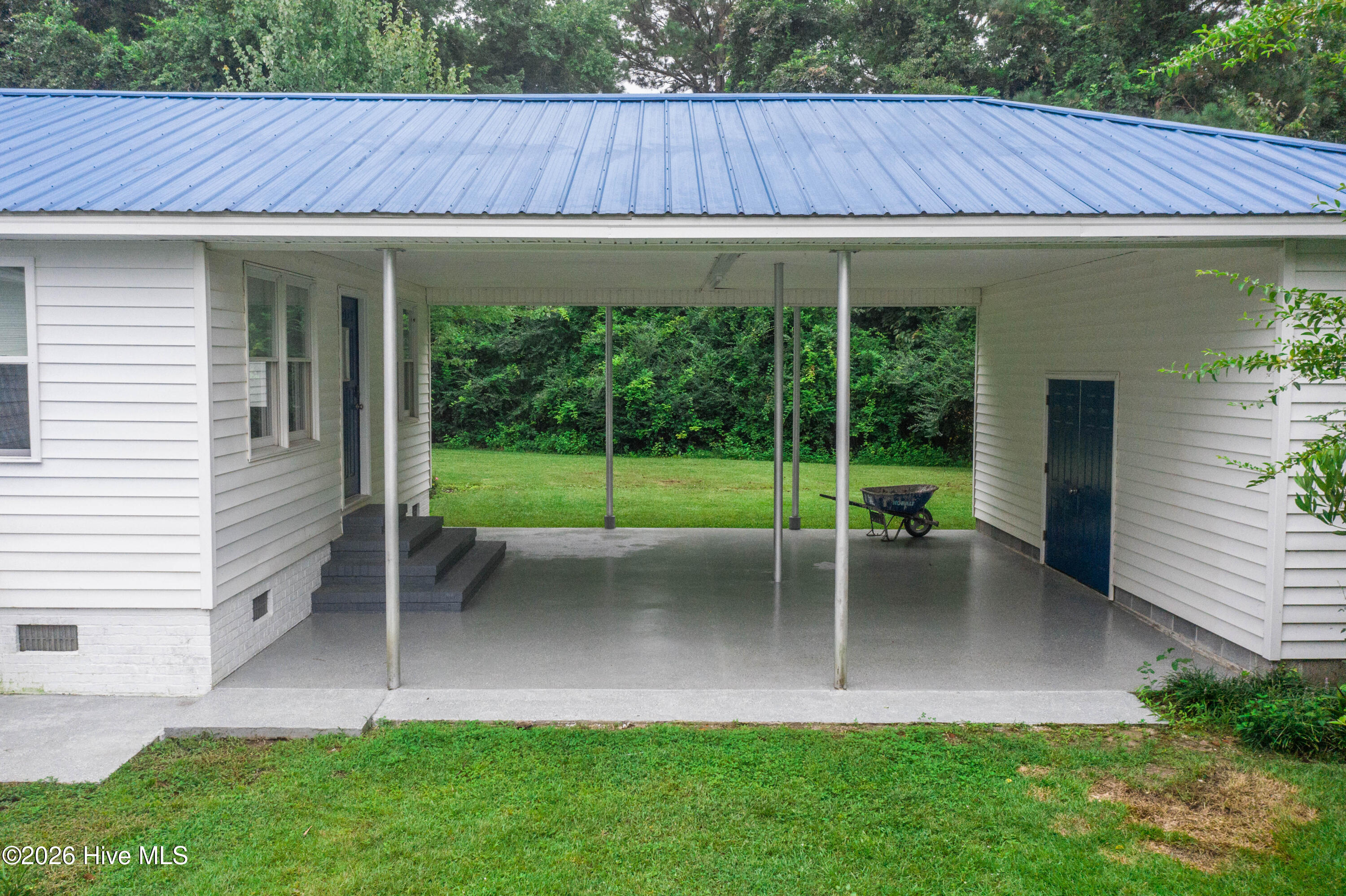 100563568 | Photo 41