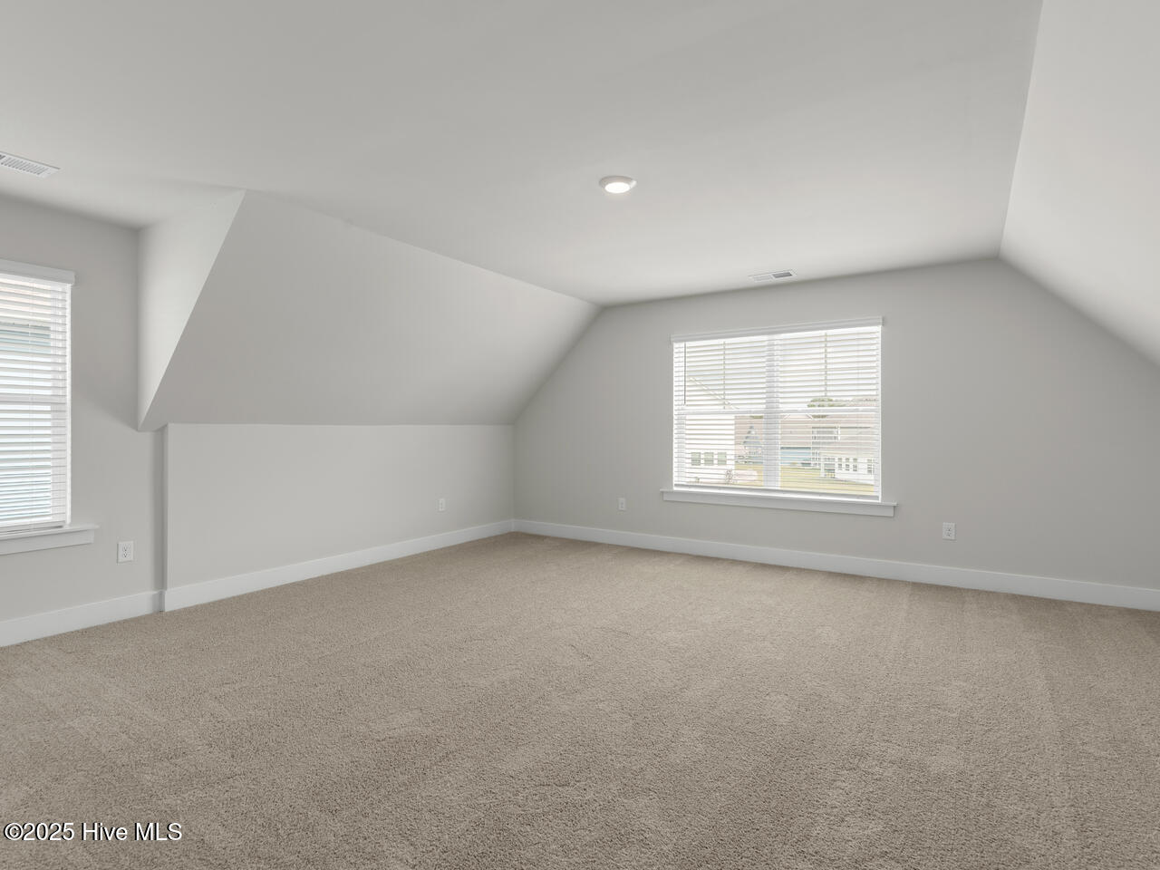 100569577 | Photo 41