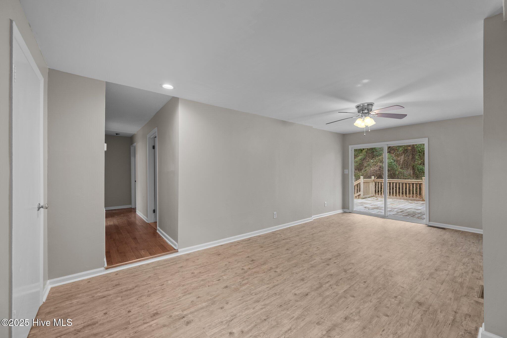 100568304 | Photo 16