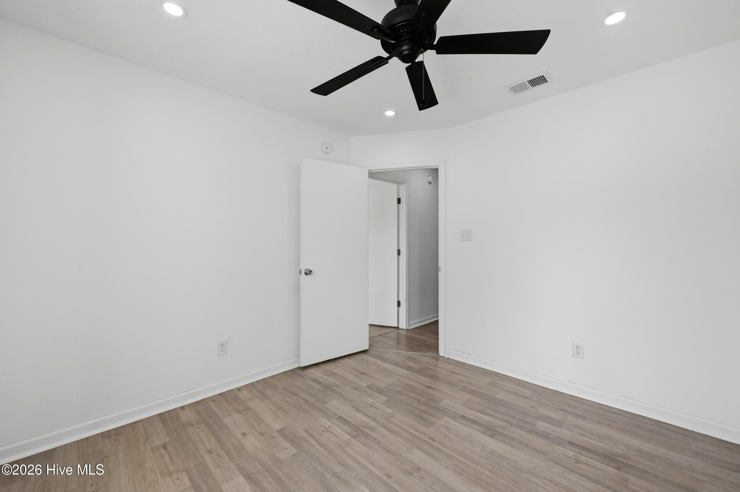 100562899 | Photo 19