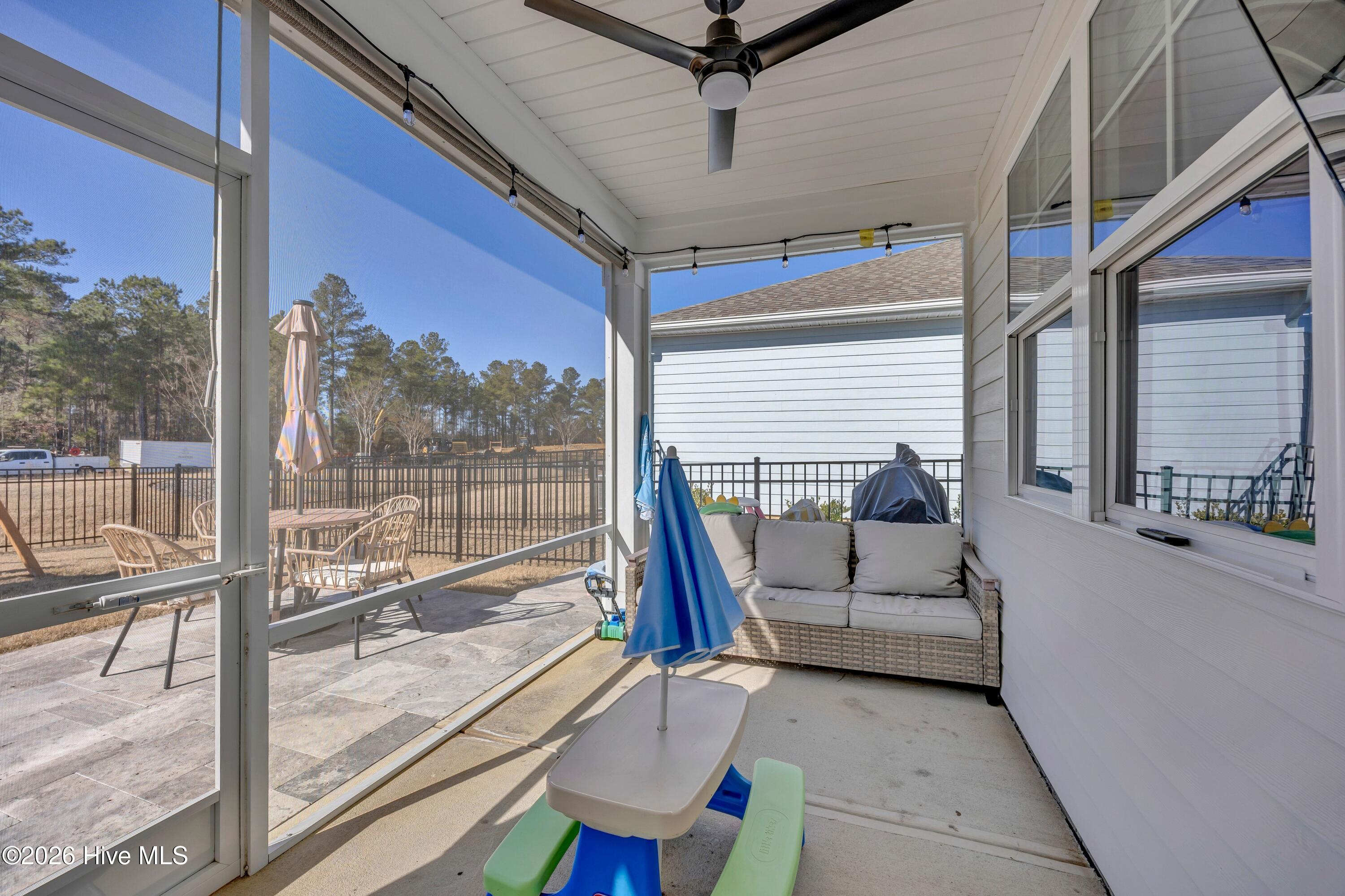 100548554 | Photo 29