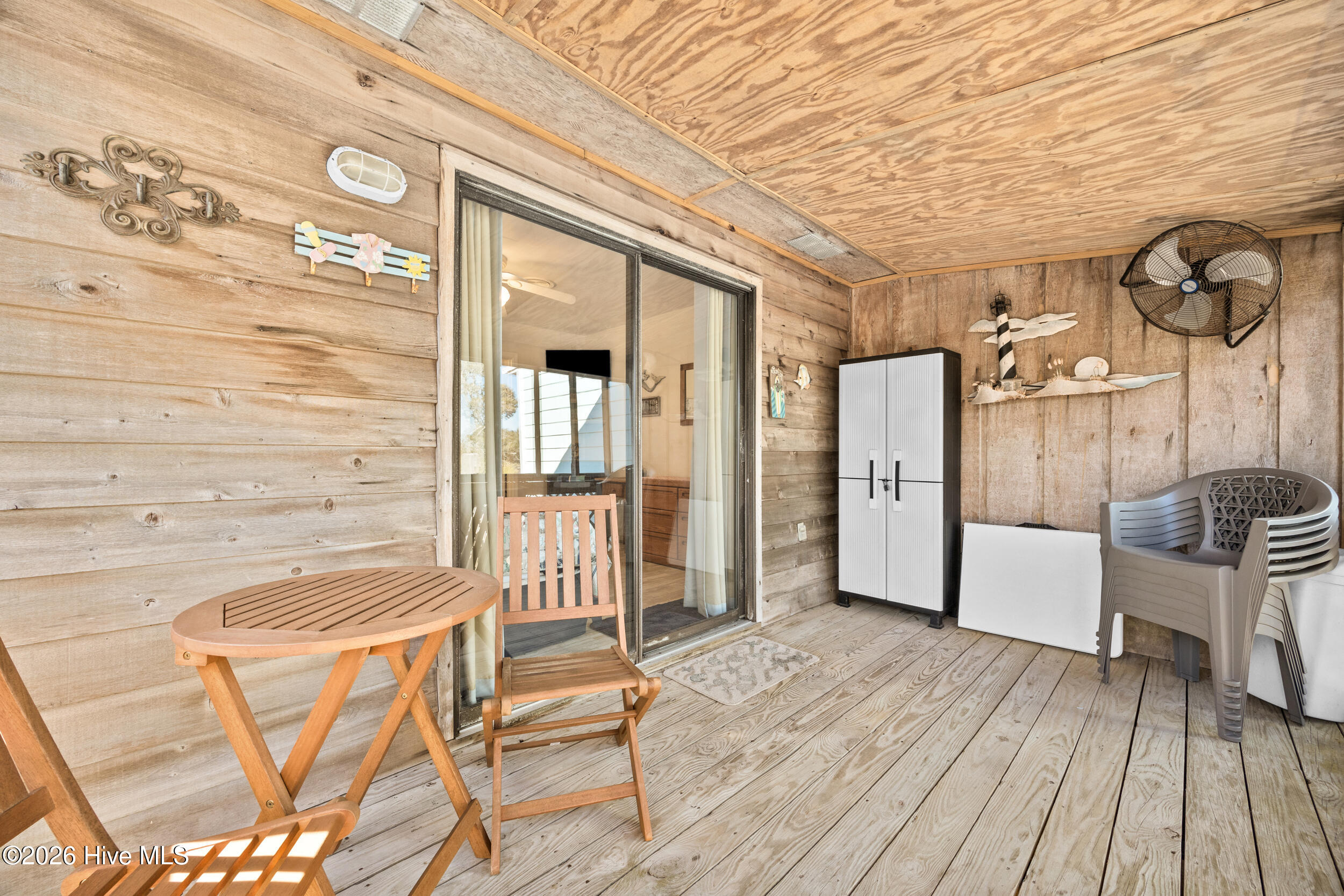 100549784 | Photo 20