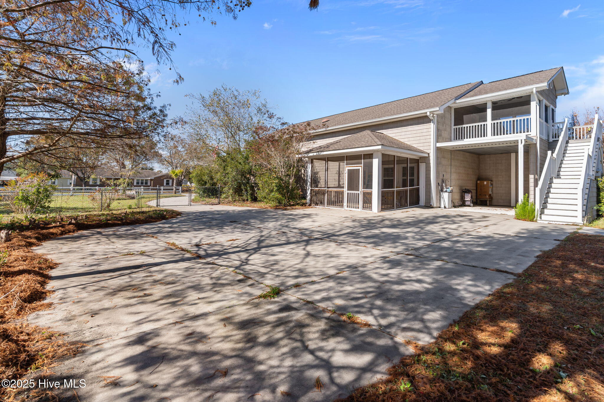 100540353 | Photo 46