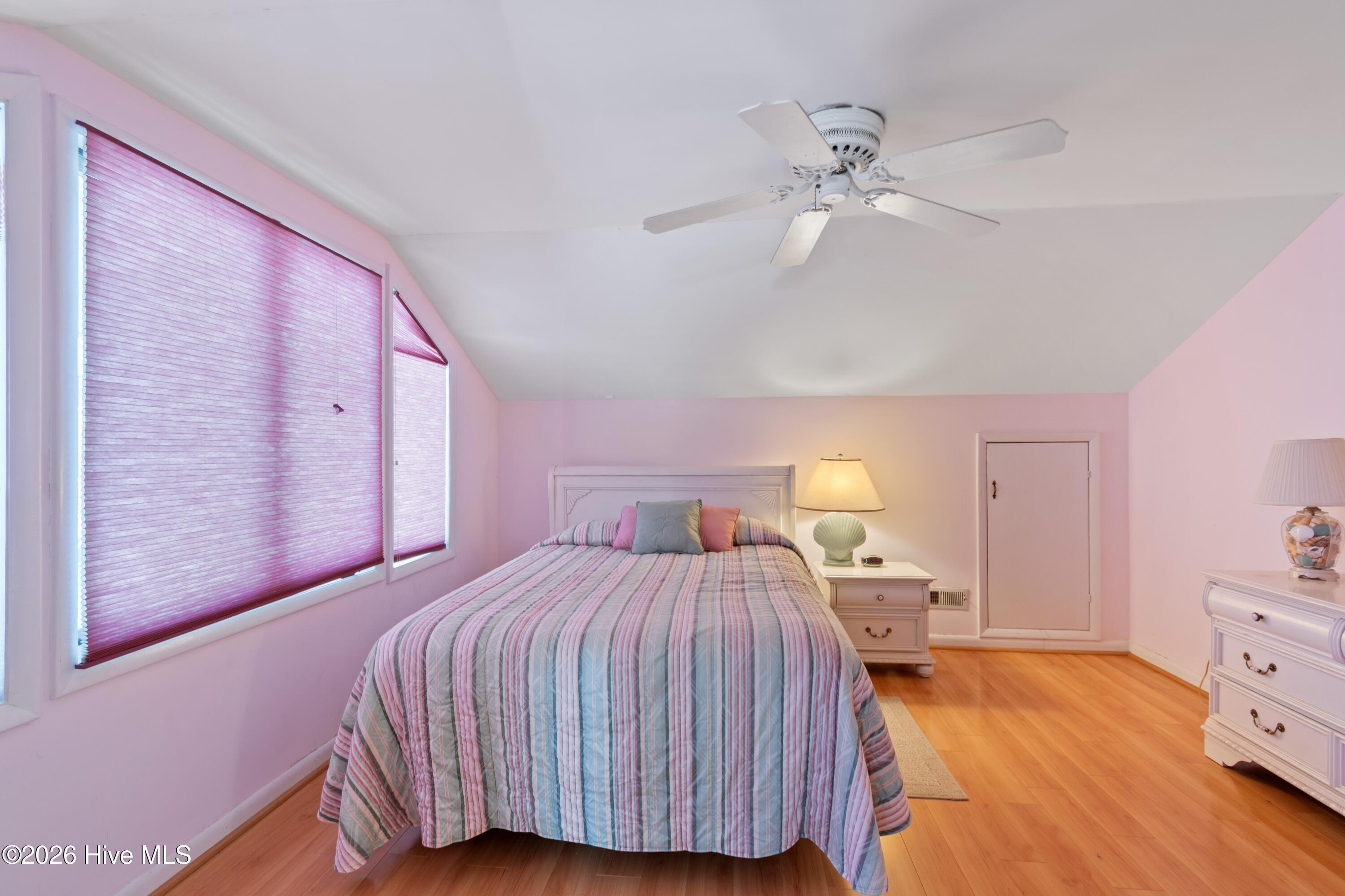 100553939 | Photo 33