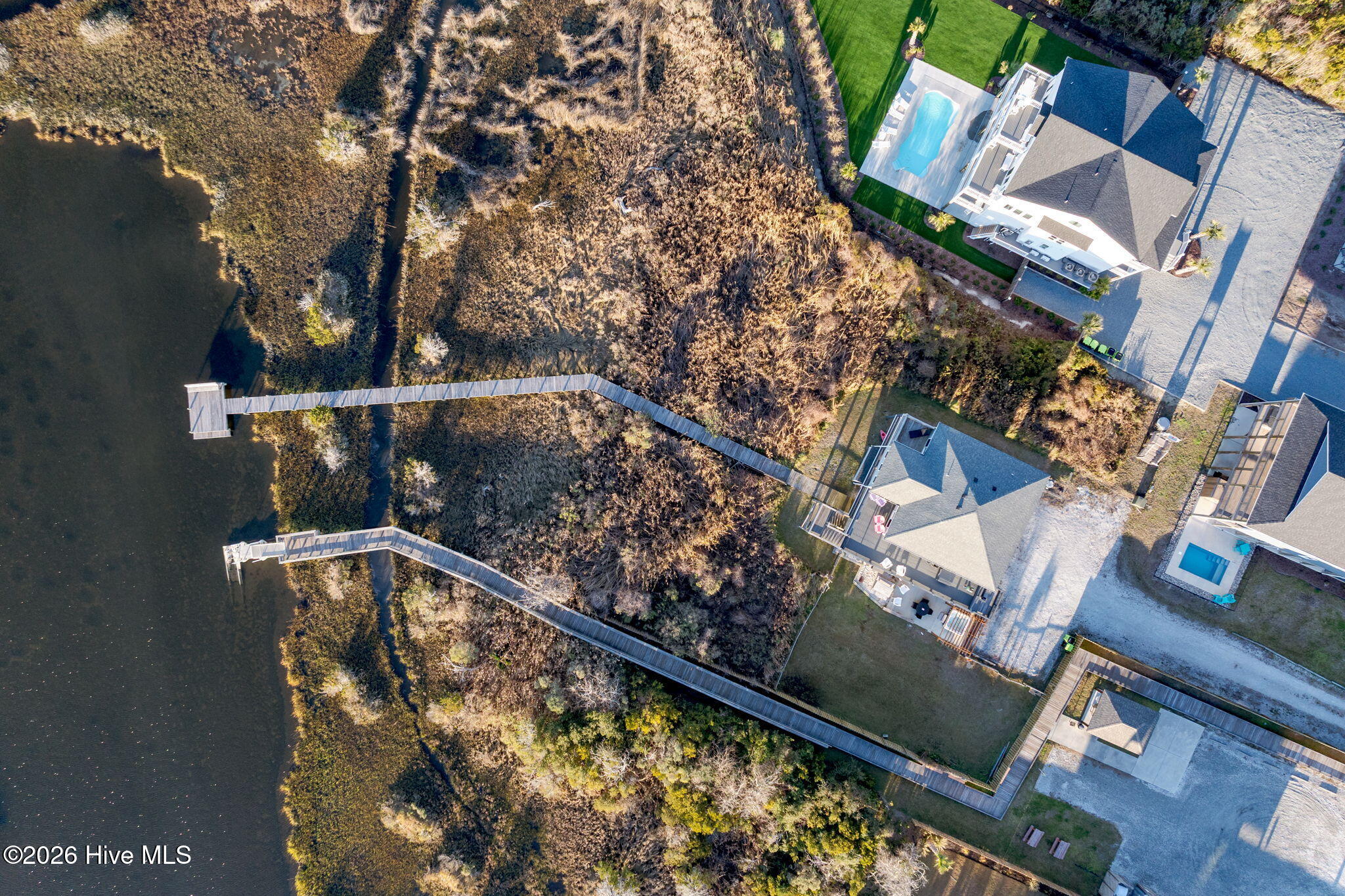 100560160 | Photo 43