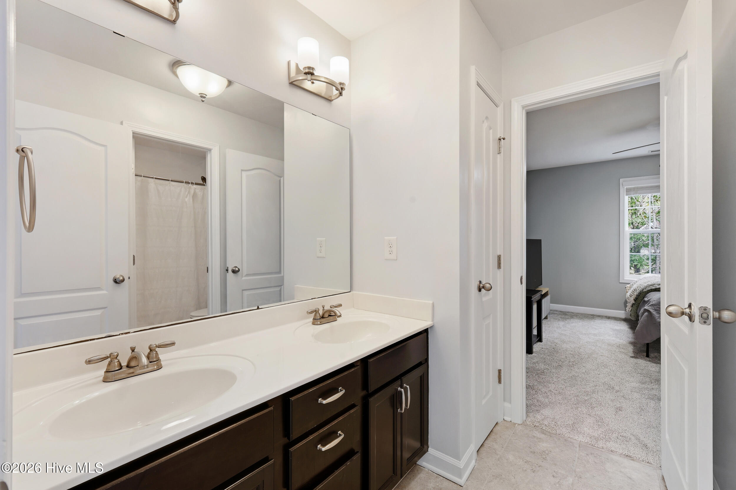 100562179 | Photo 44