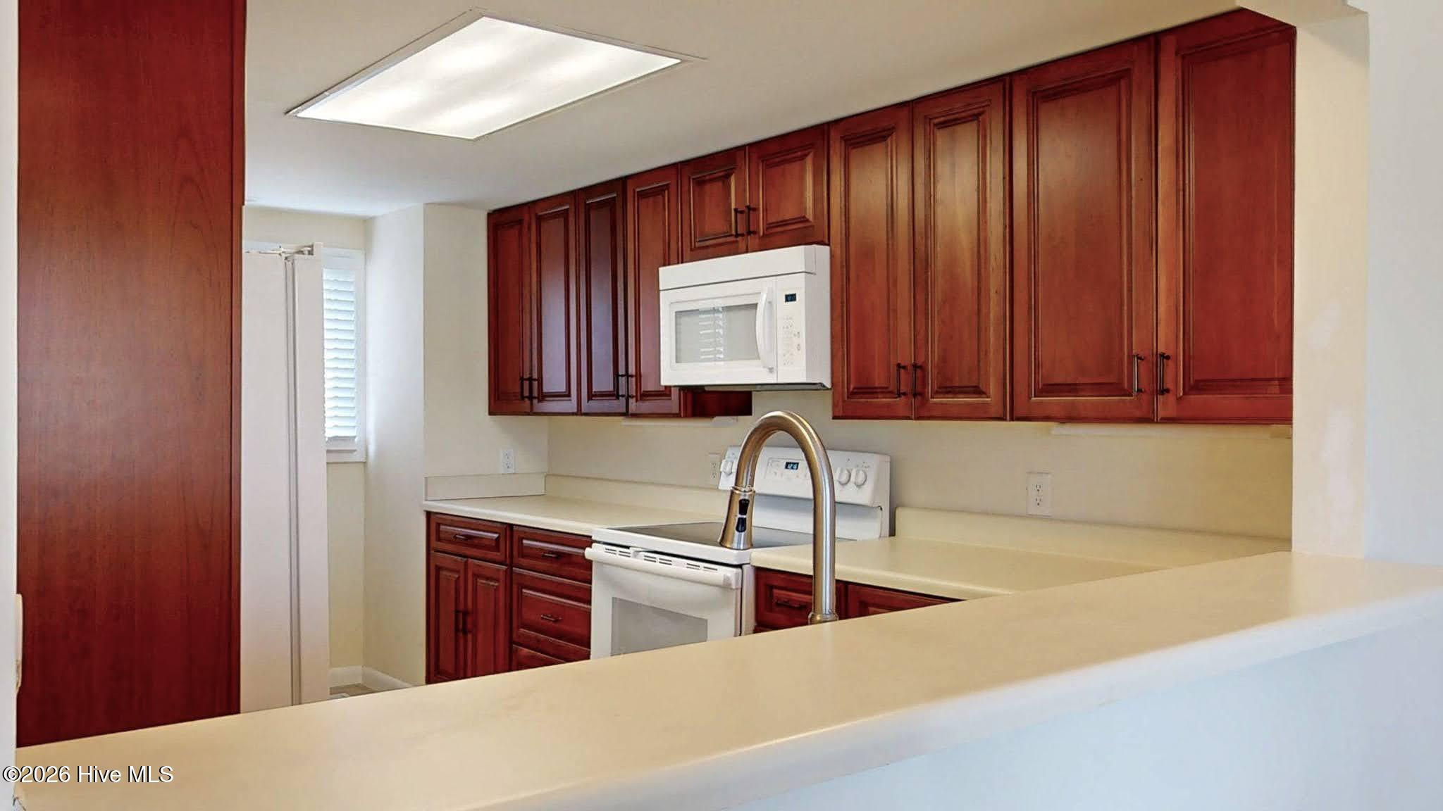 100561610 | Photo 14