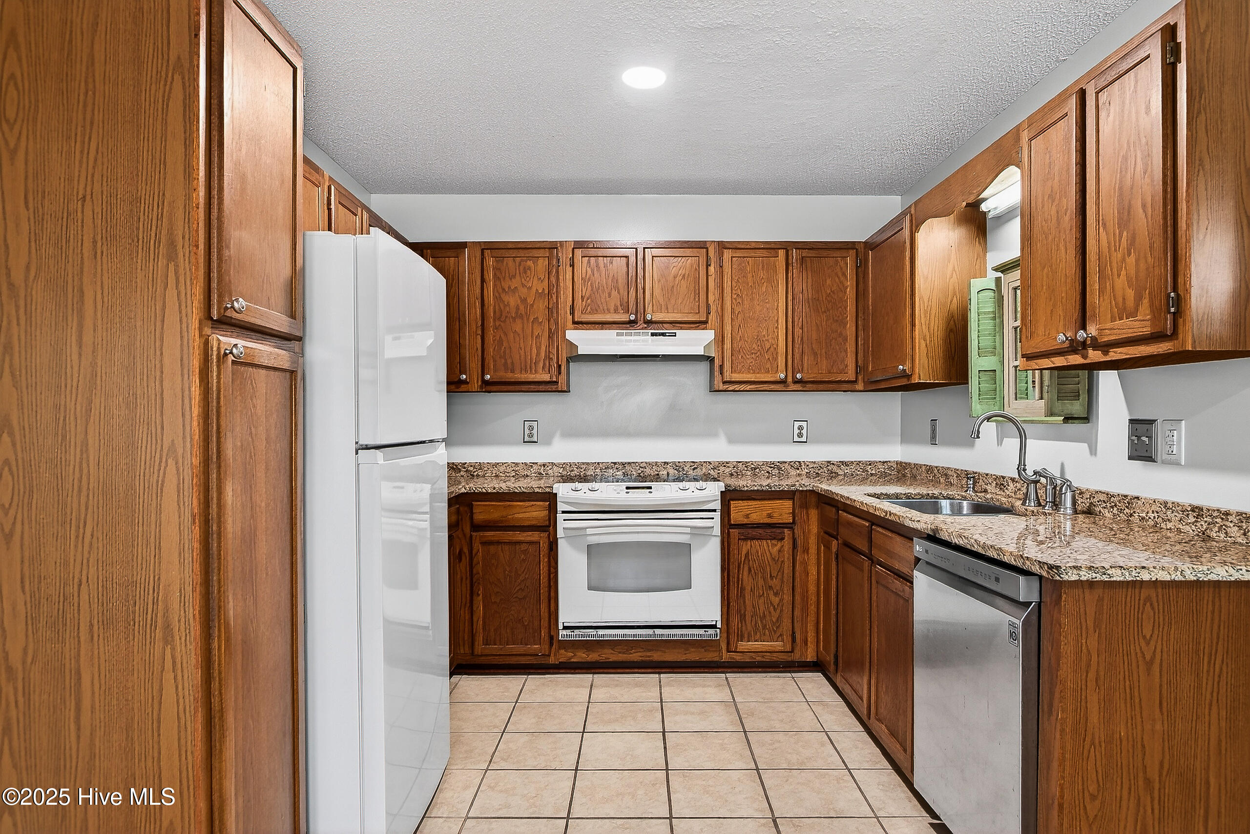 100545266 | Photo 10