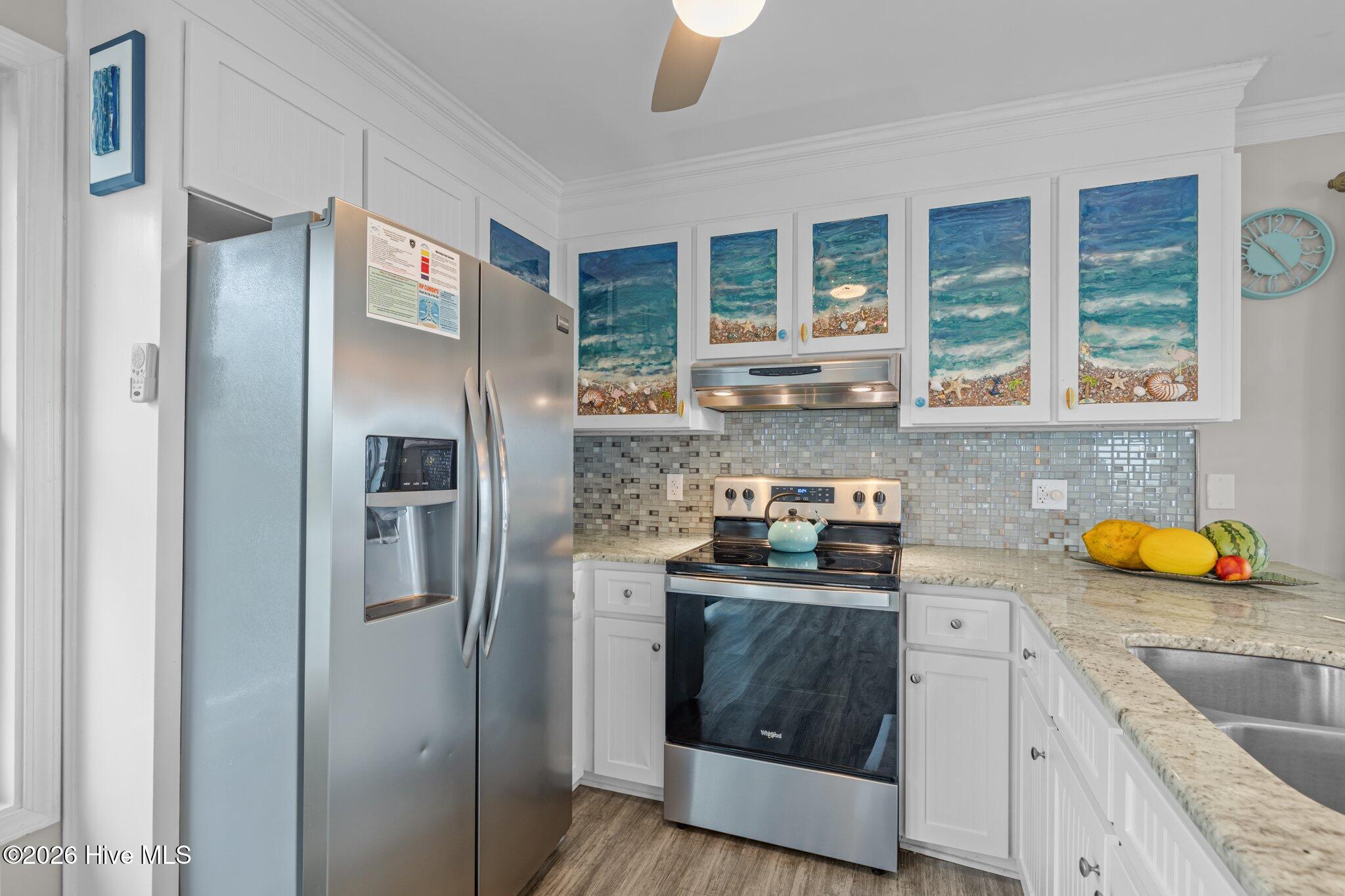 100565802 | Photo 24