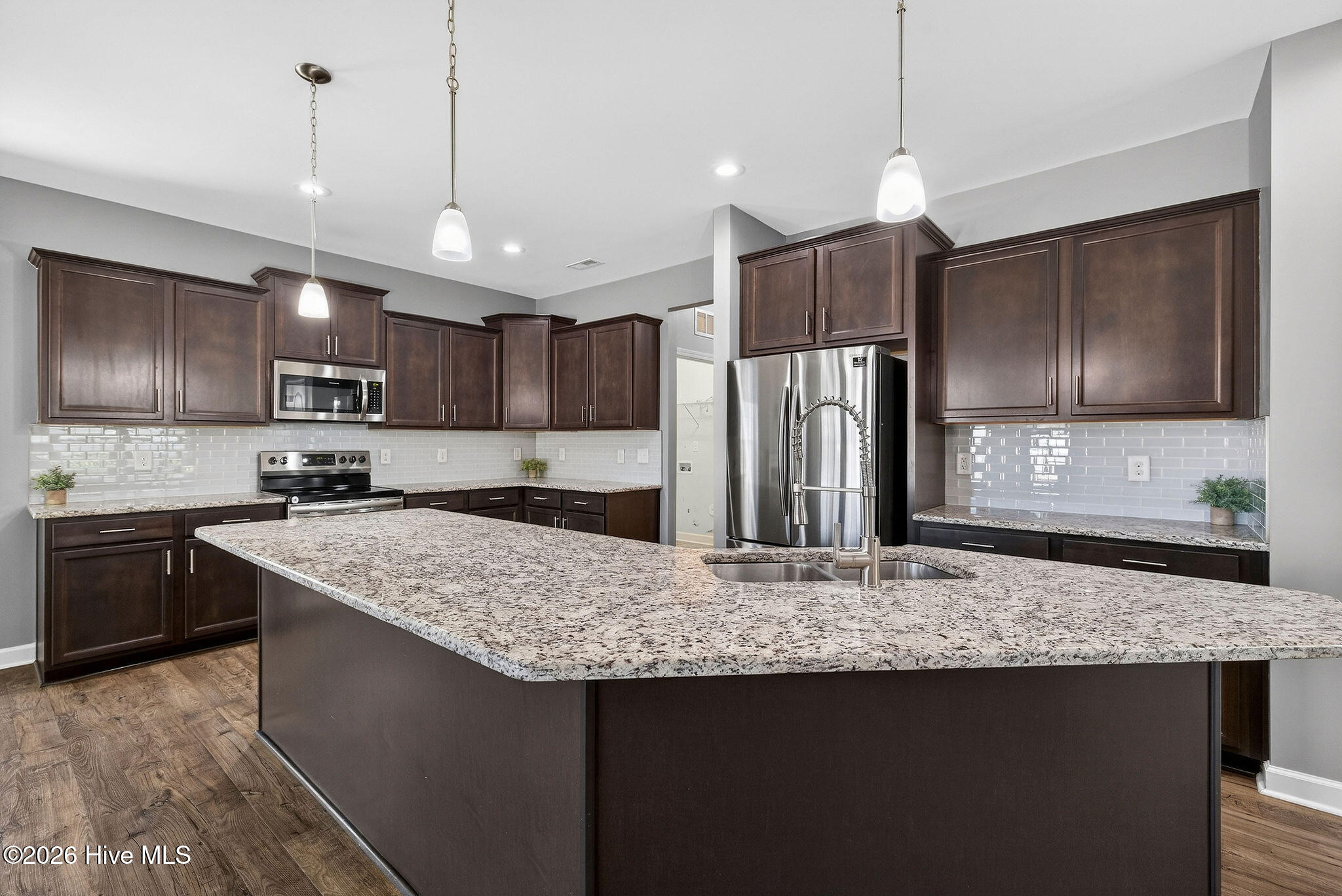 100564802 | Photo 10