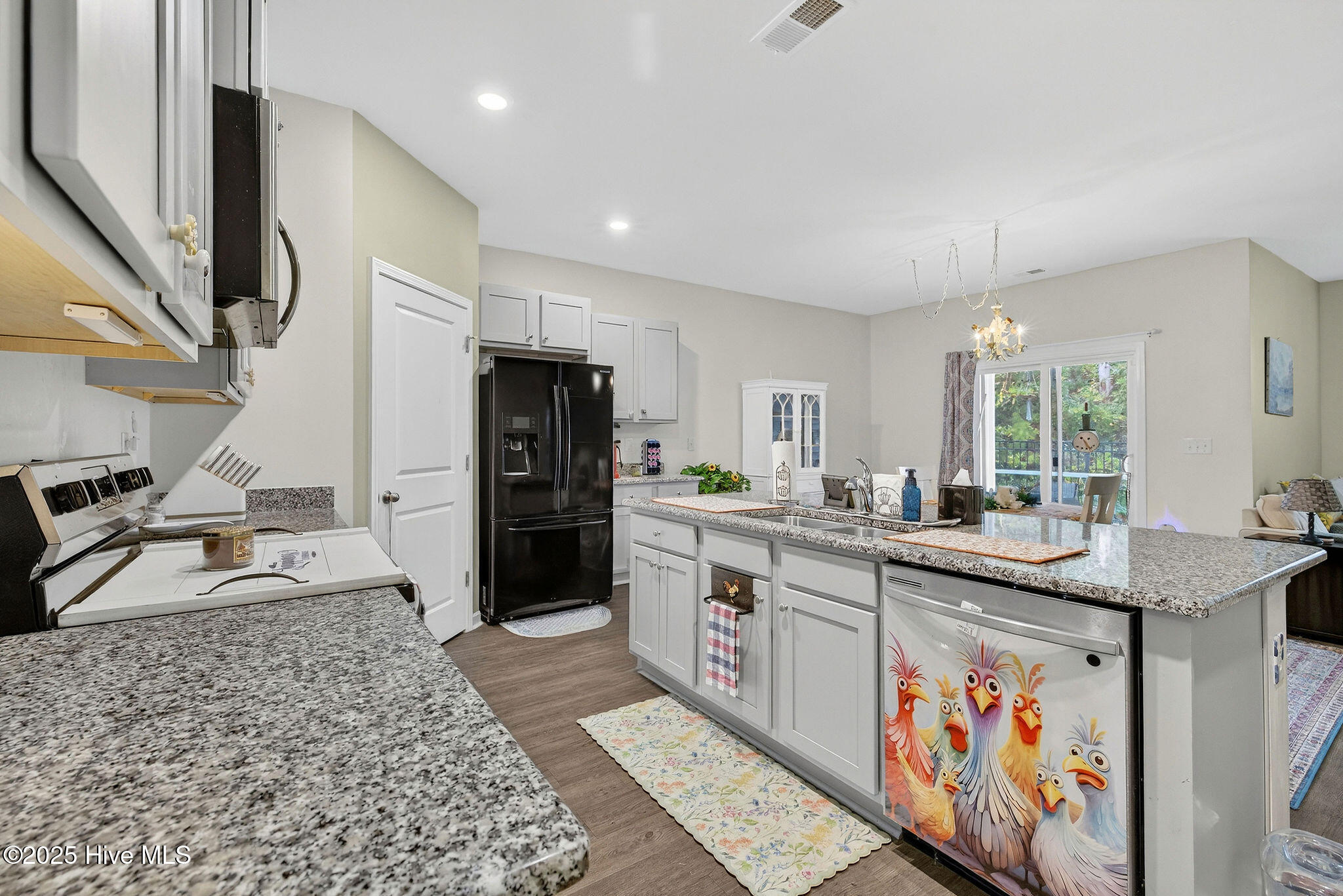 100543614 | Photo 11