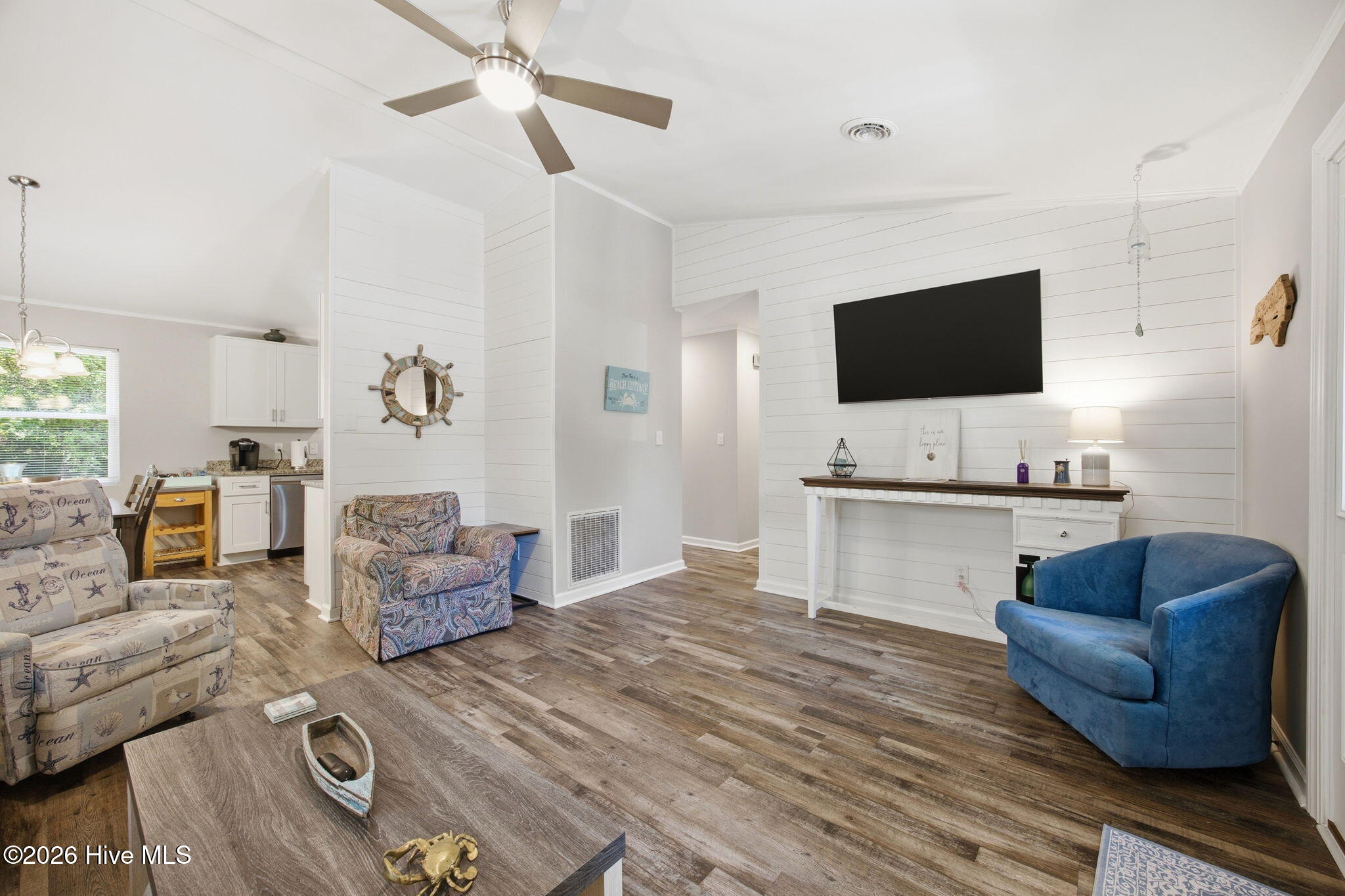 100569426 | Photo 26