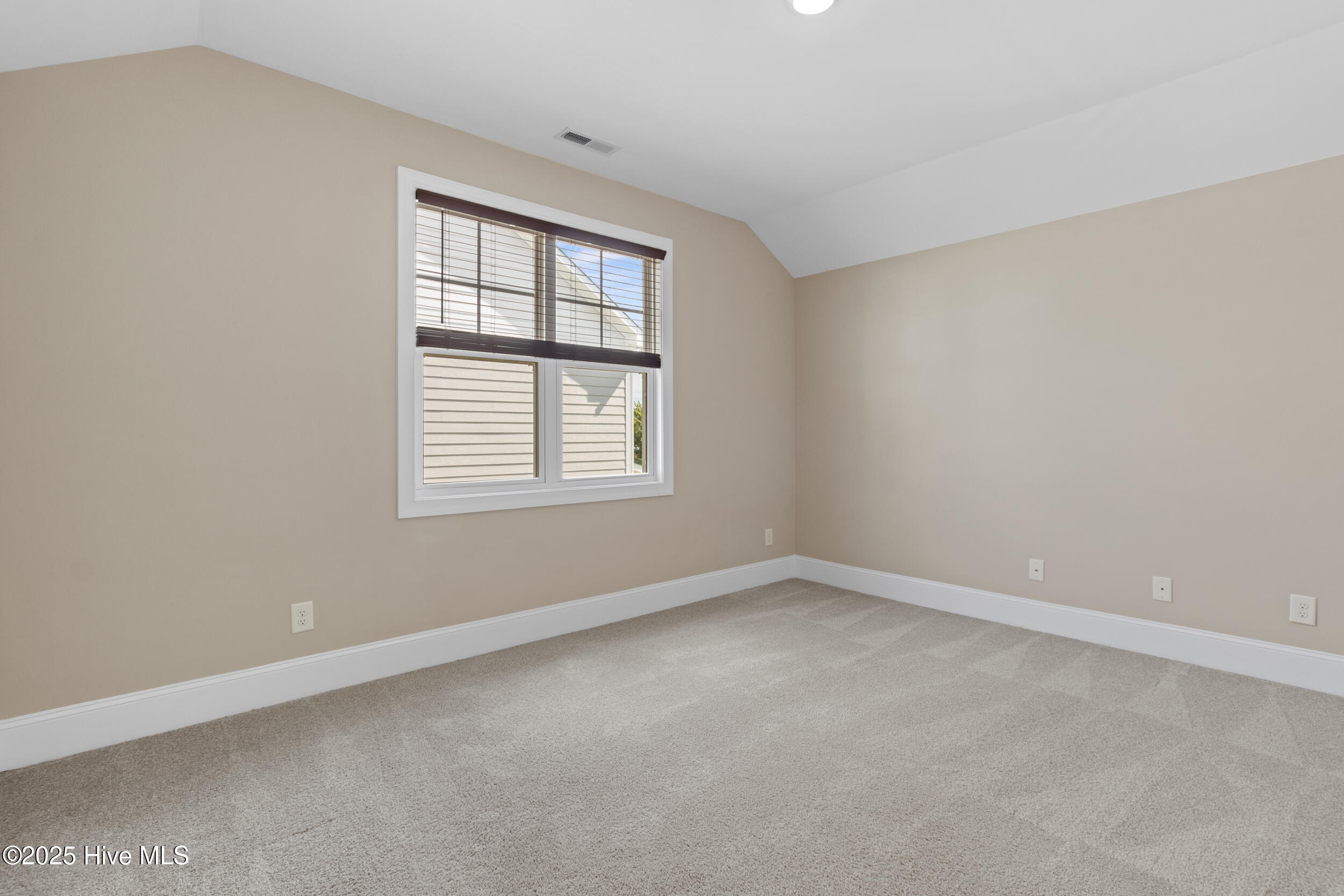 100528109 | Photo 34