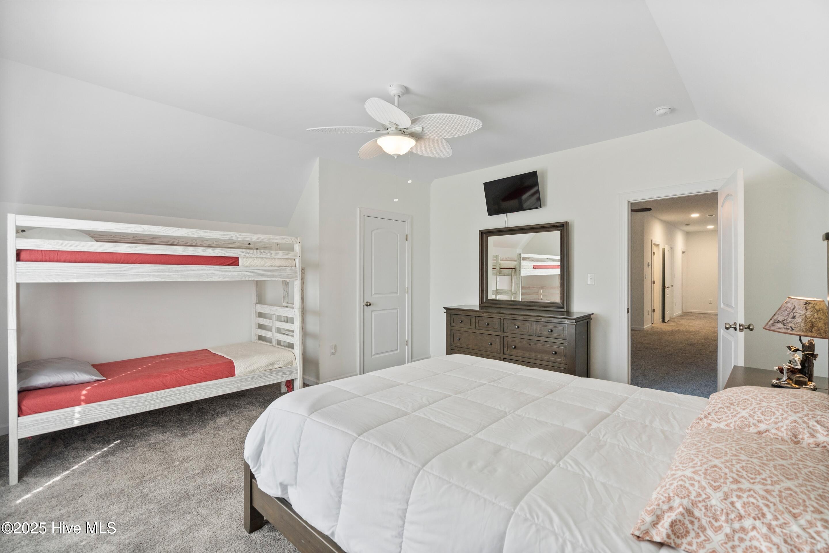 100542826 | Photo 50