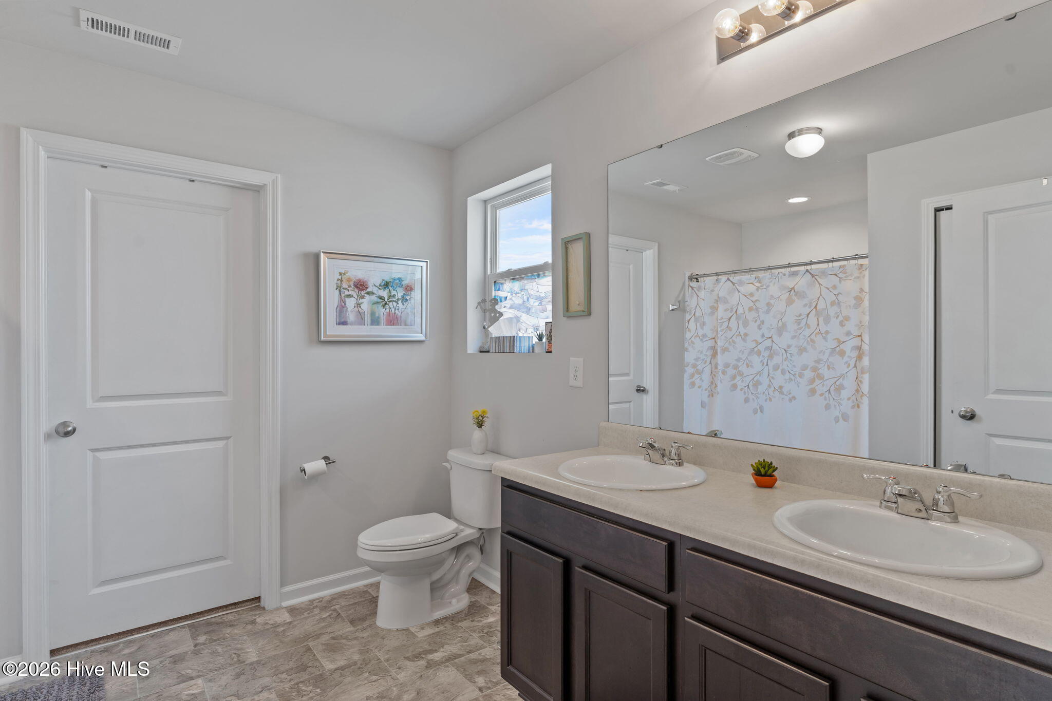 100564485 | Photo 27