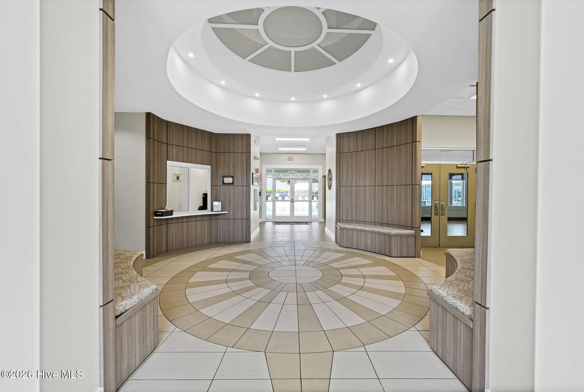 100557033 | Photo 54