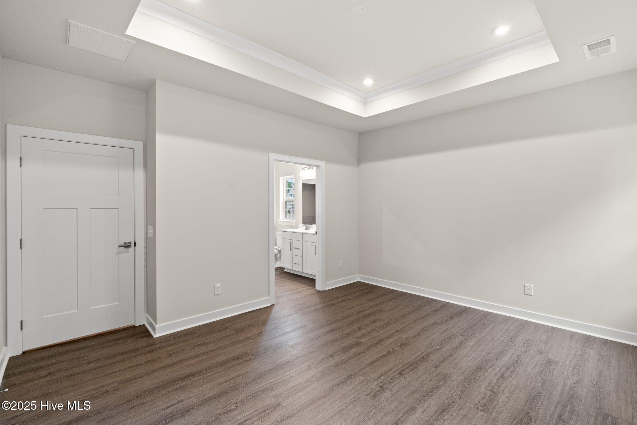 100558367 | Photo 11