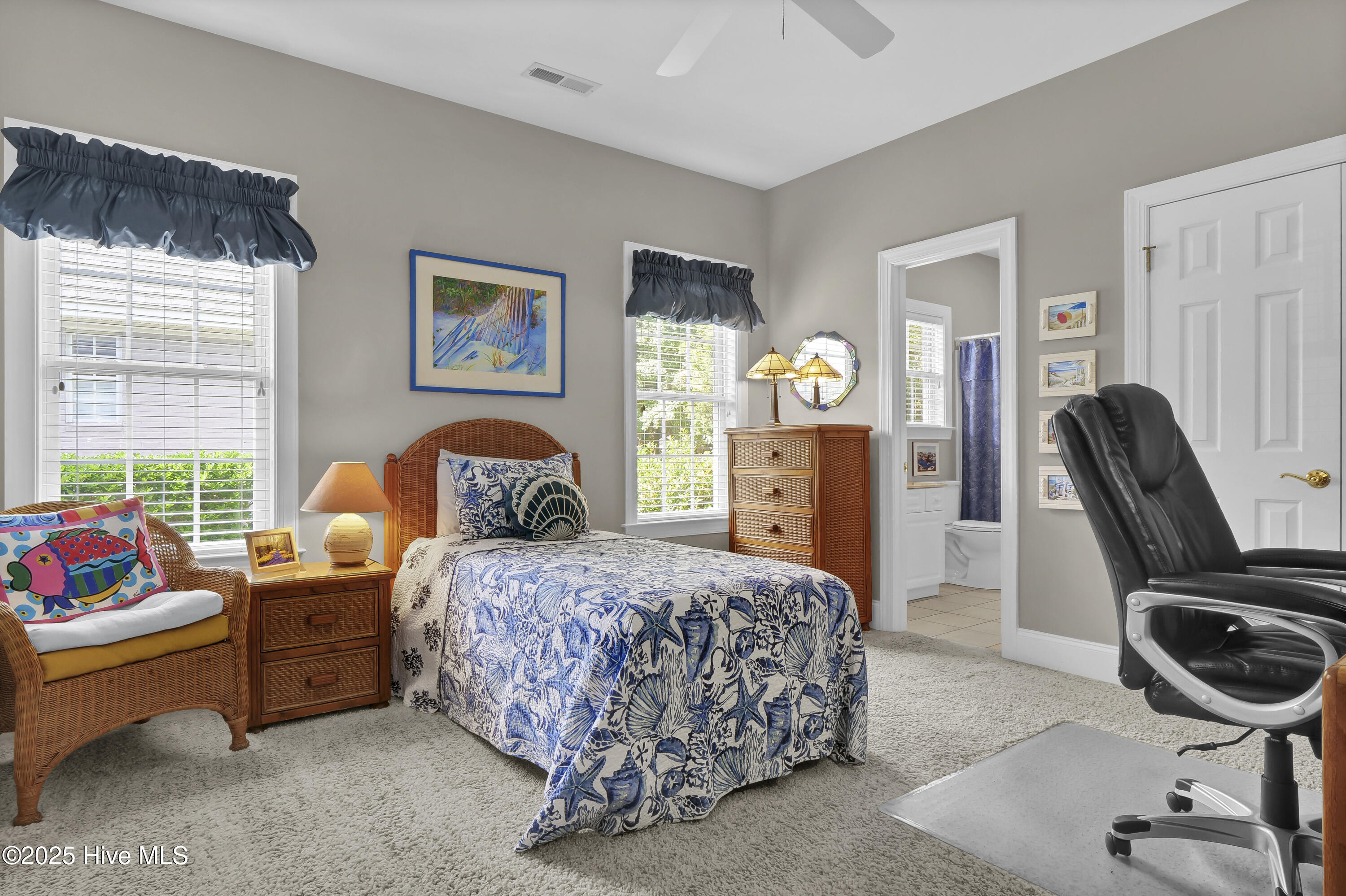 100533946 | Photo 36