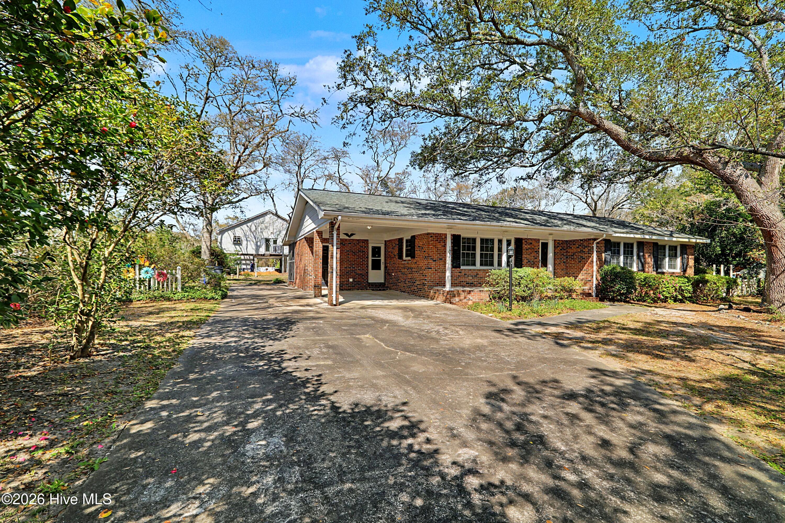 100561205 | Photo 32