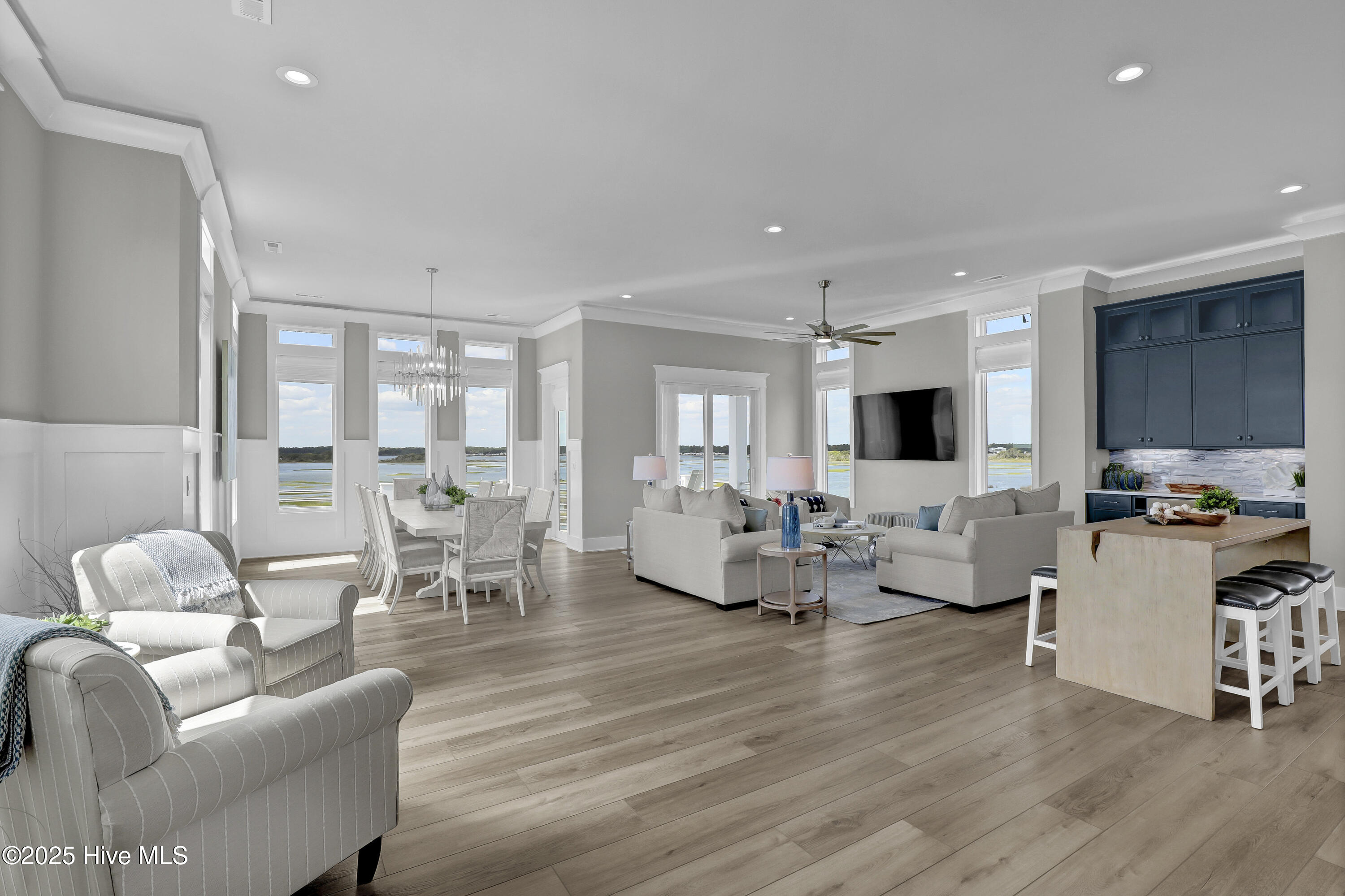 100555615 | Photo 28