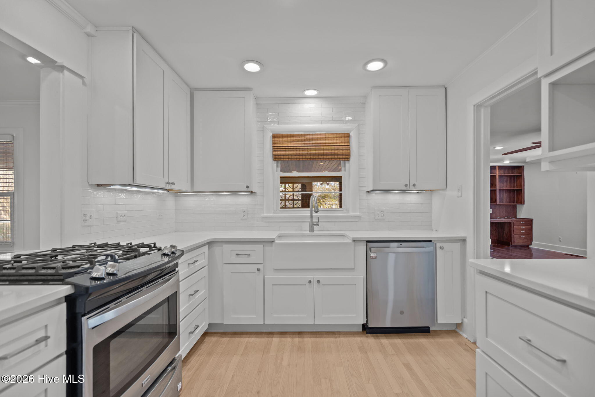 100548221 | Photo 12