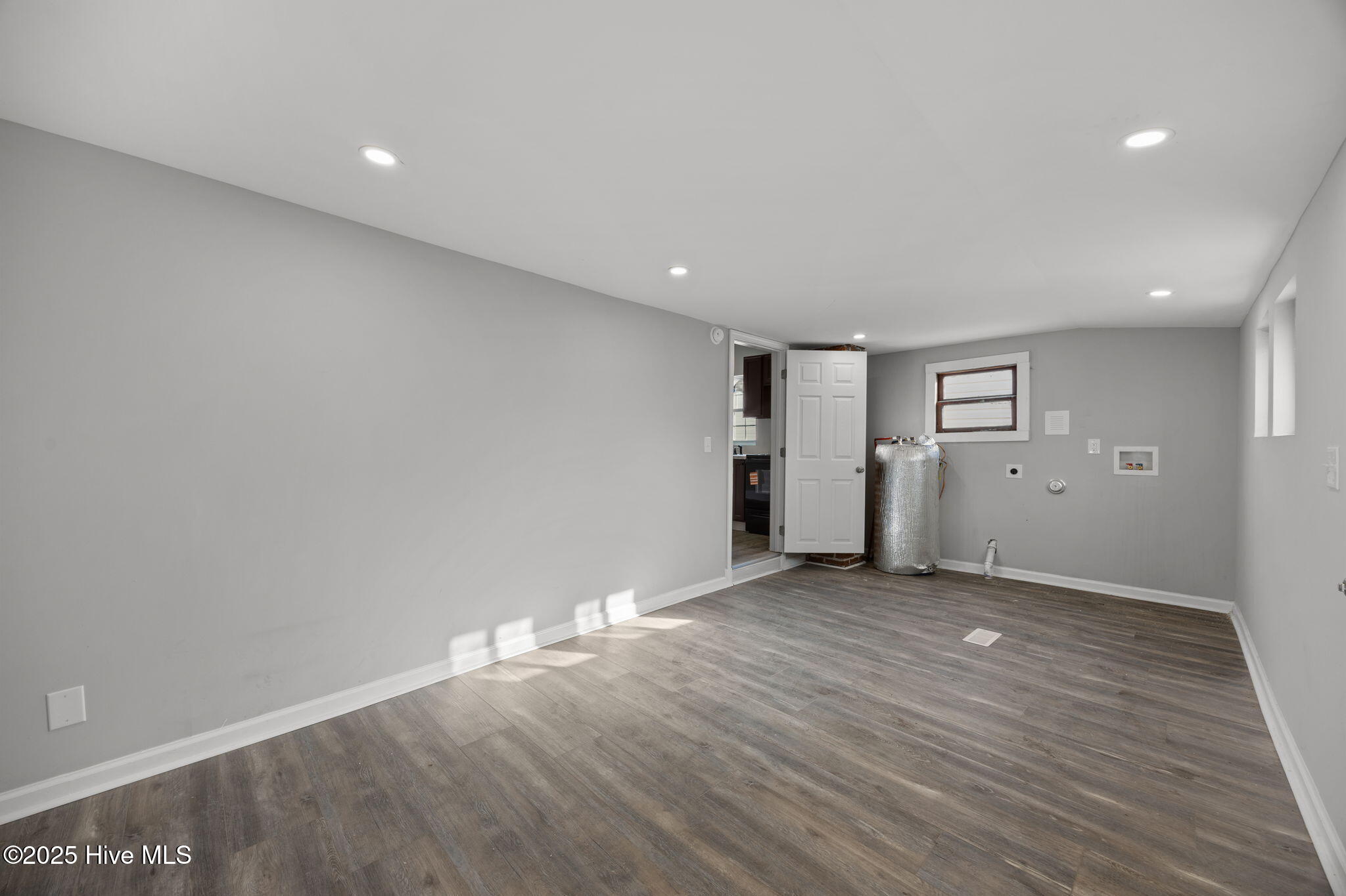 100545676 | Photo 28