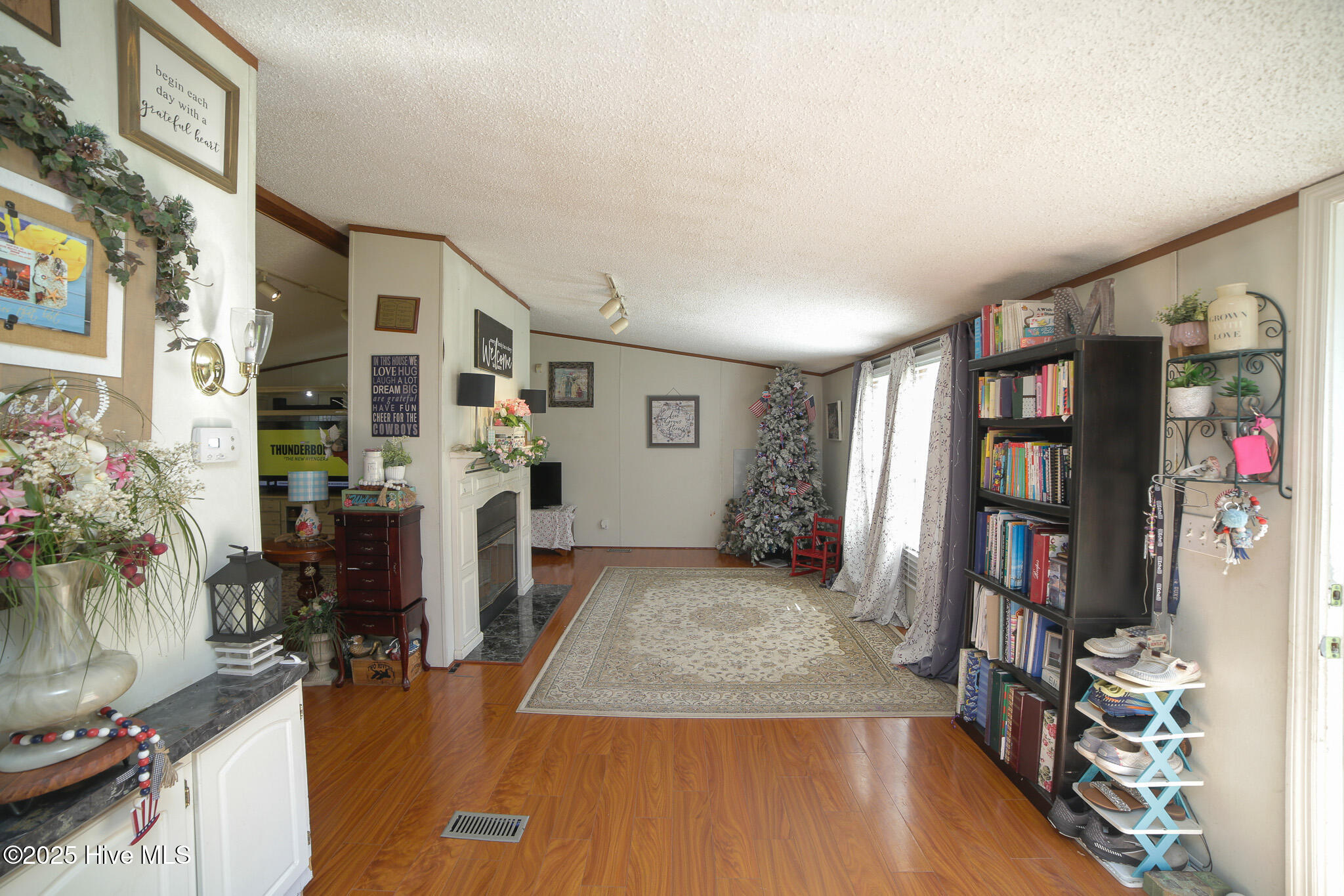 100528062 | Photo 23