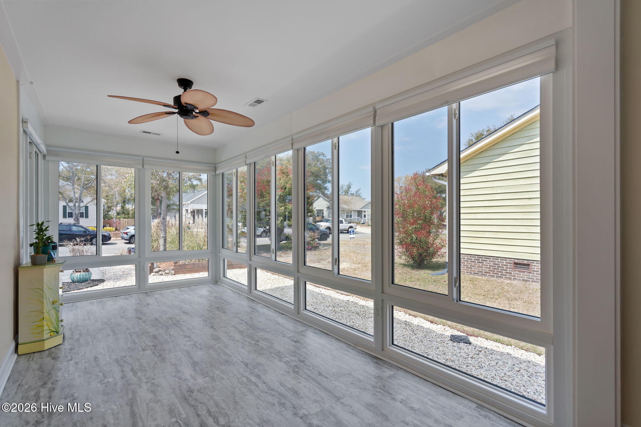 100566759 | Photo 21