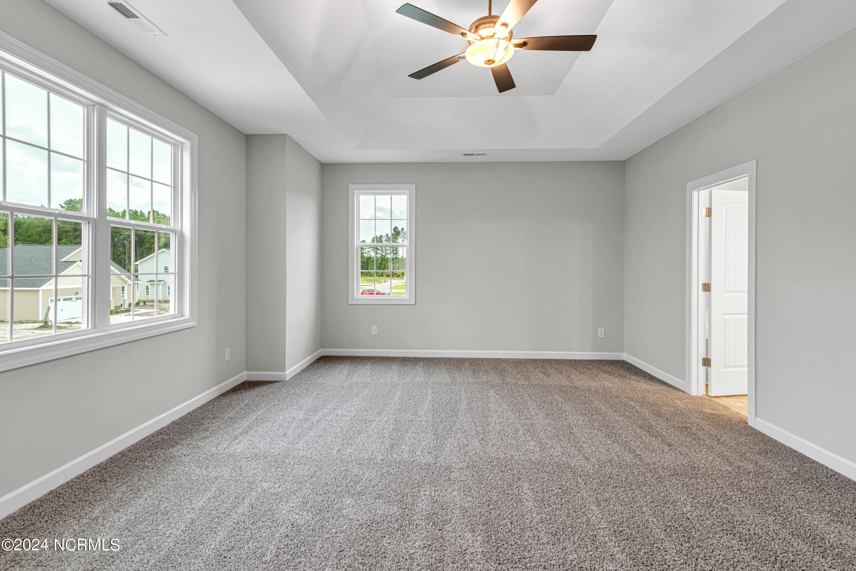 100562805 | Photo 25