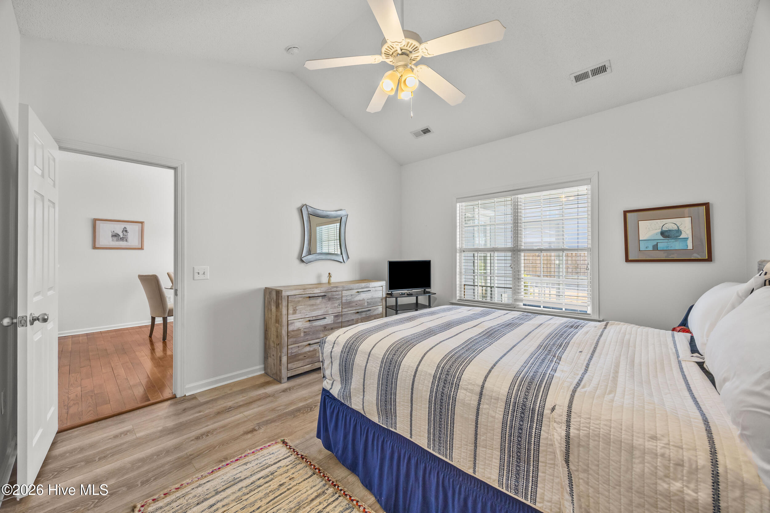 100559872 | Photo 18