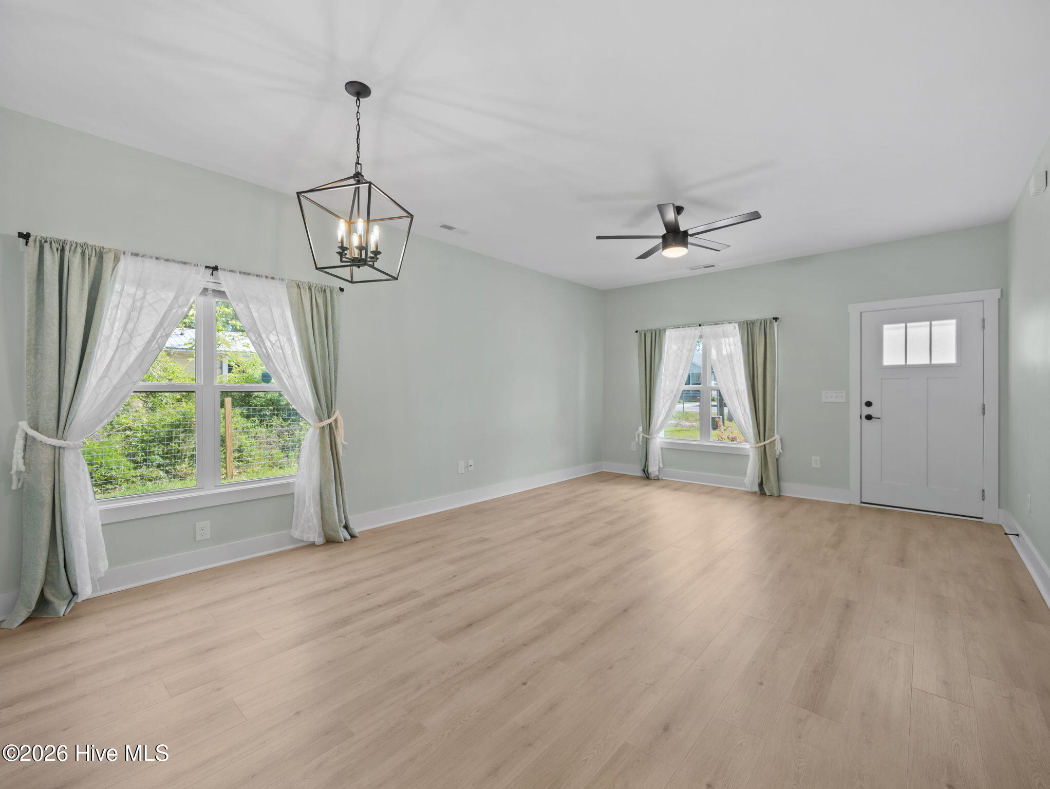 609 N Timberly Lane, Burgaw, NC 28425 – photo 2: 8-web-or-mls-609 N Timberly Ln 12