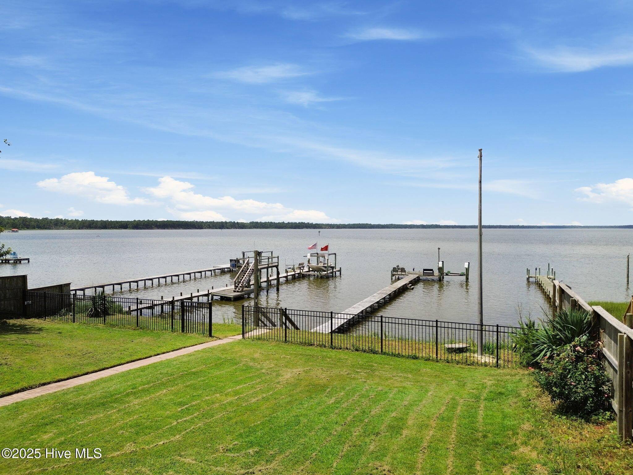 100546125 | Photo 41