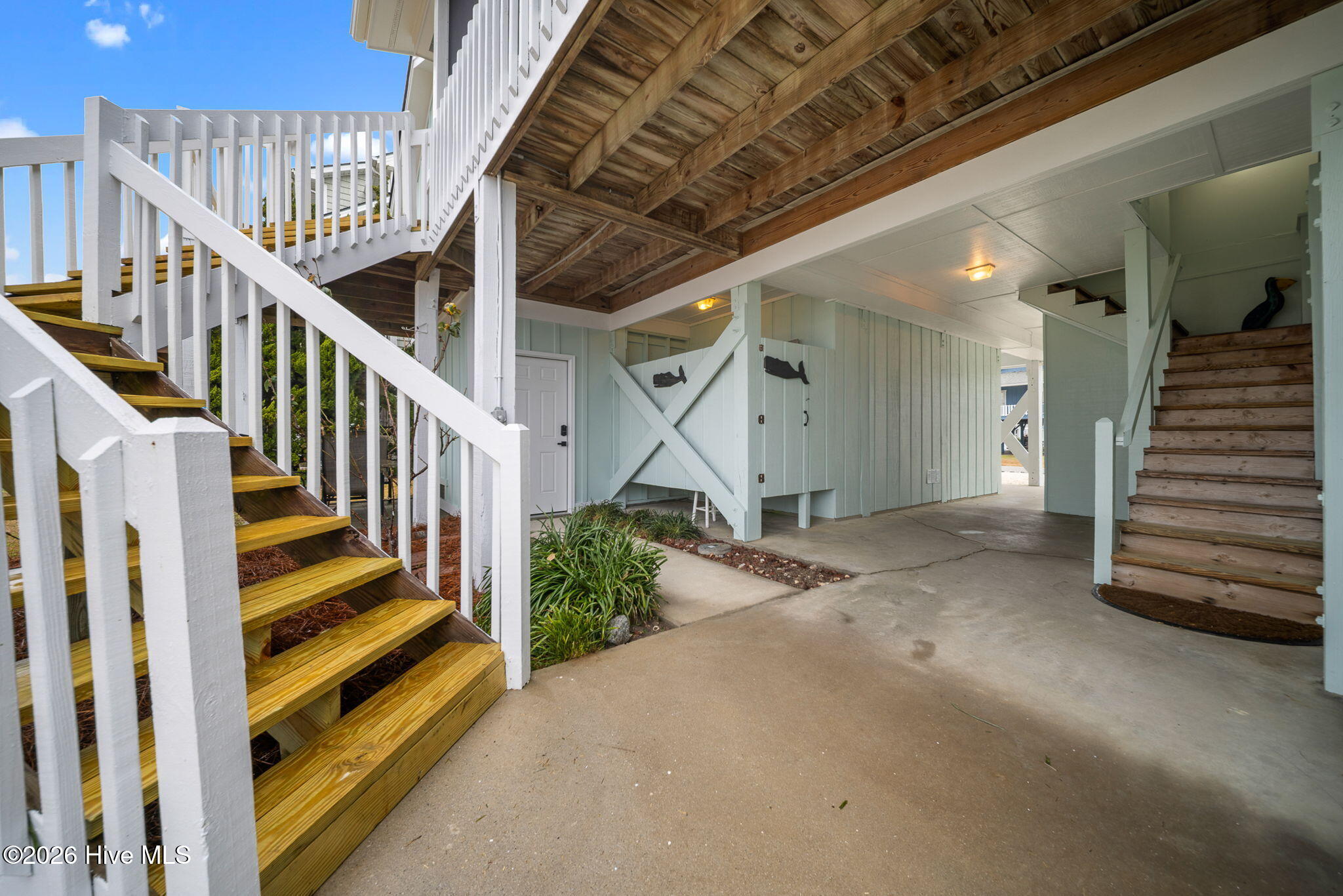 100557260 | Photo 48