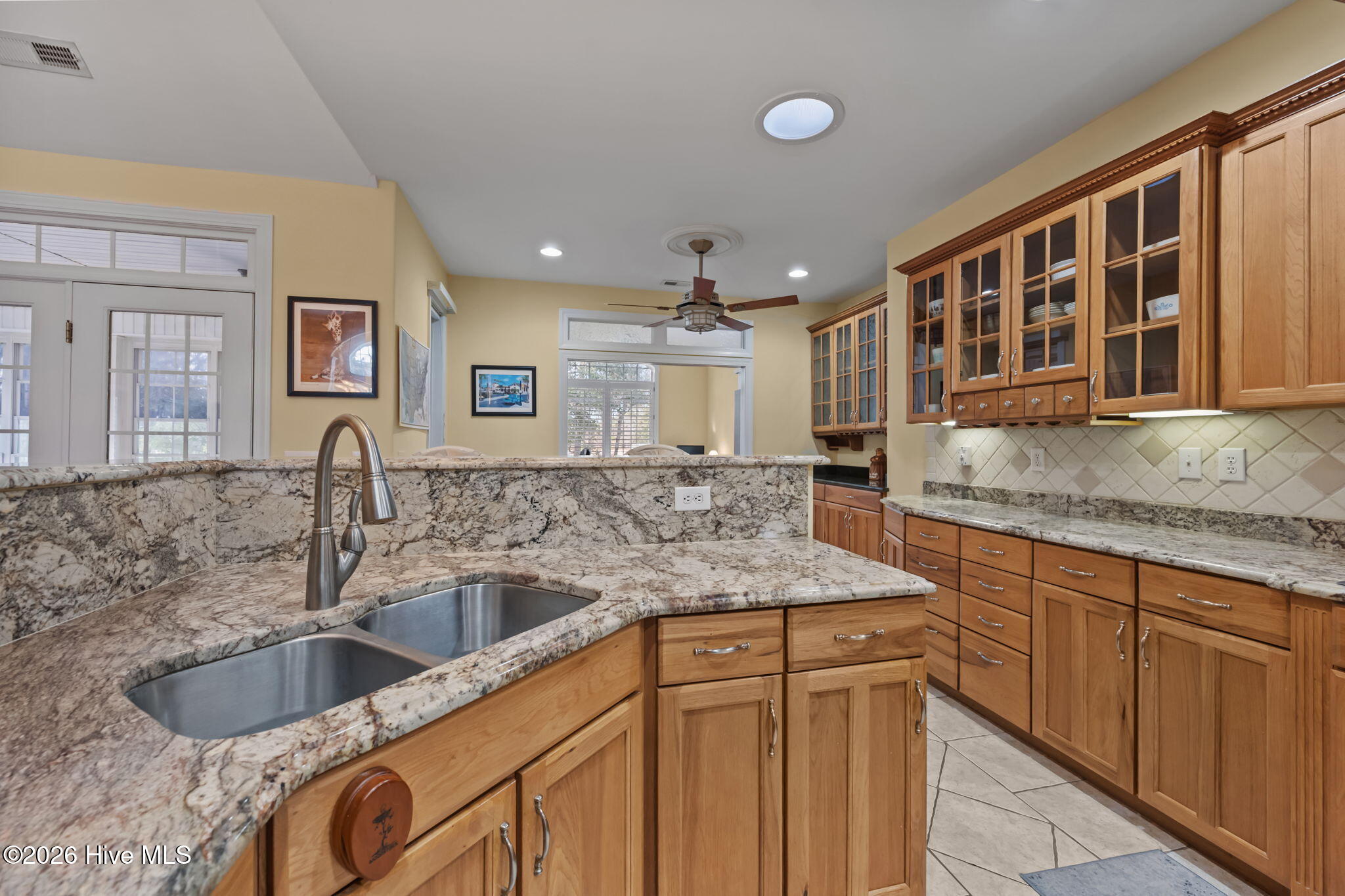 100552548 | Photo 14