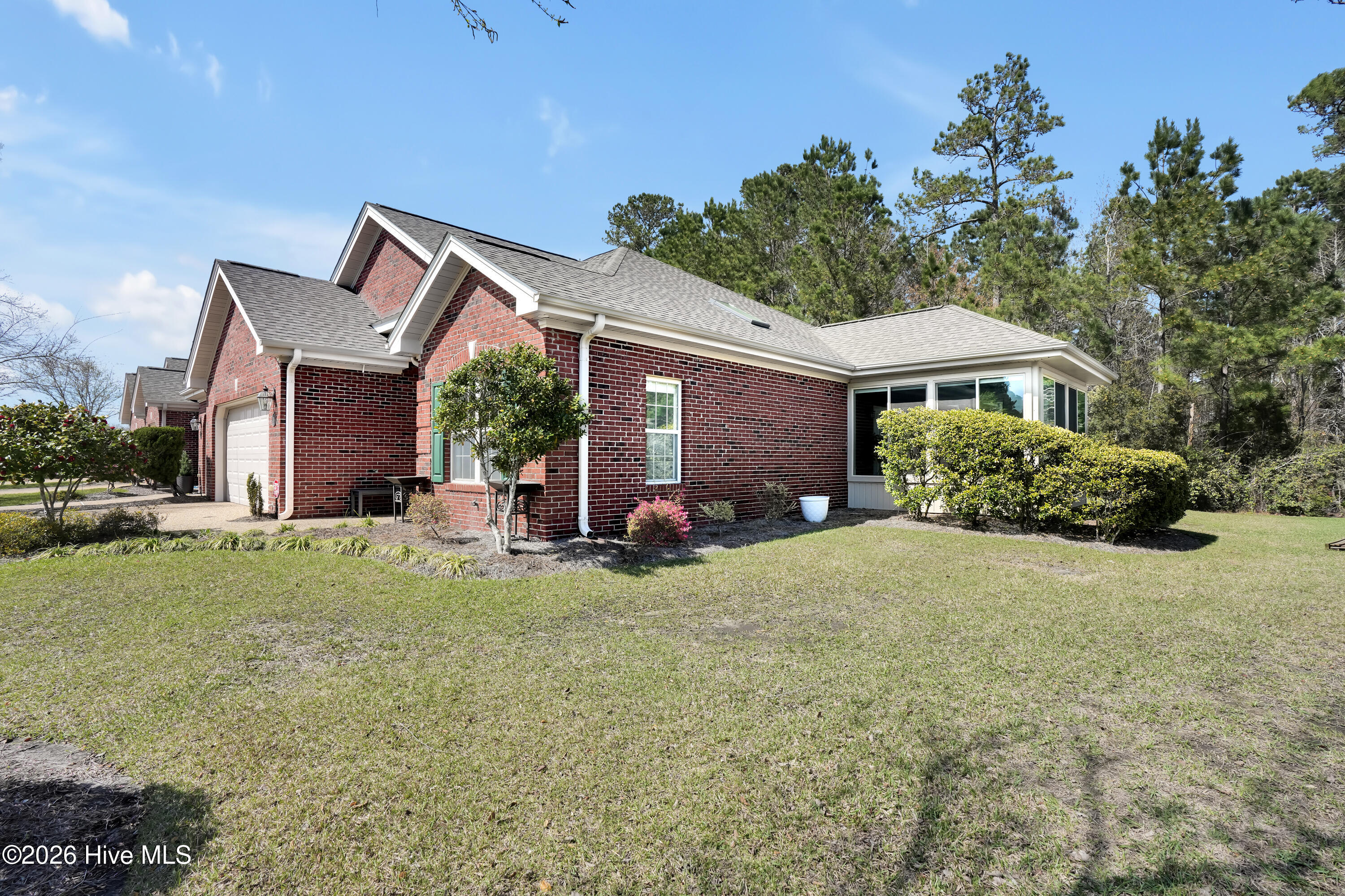 100561056 | Photo 41