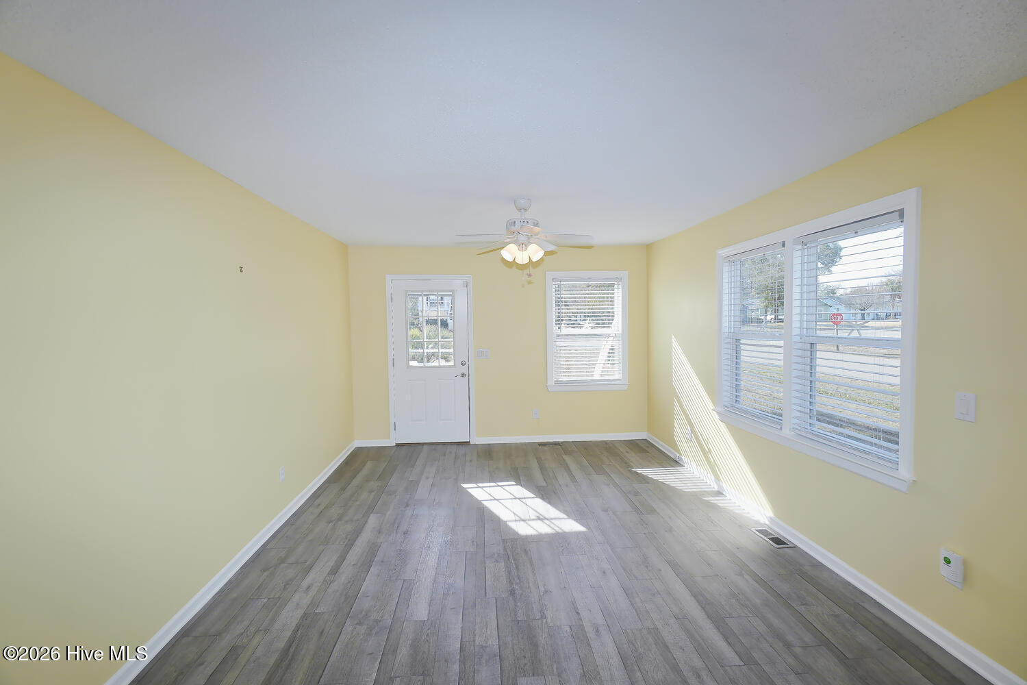 100548461 | Photo 15