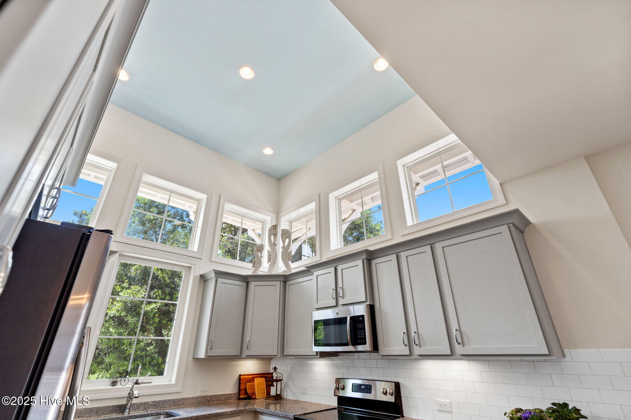 100566861 | Photo 12