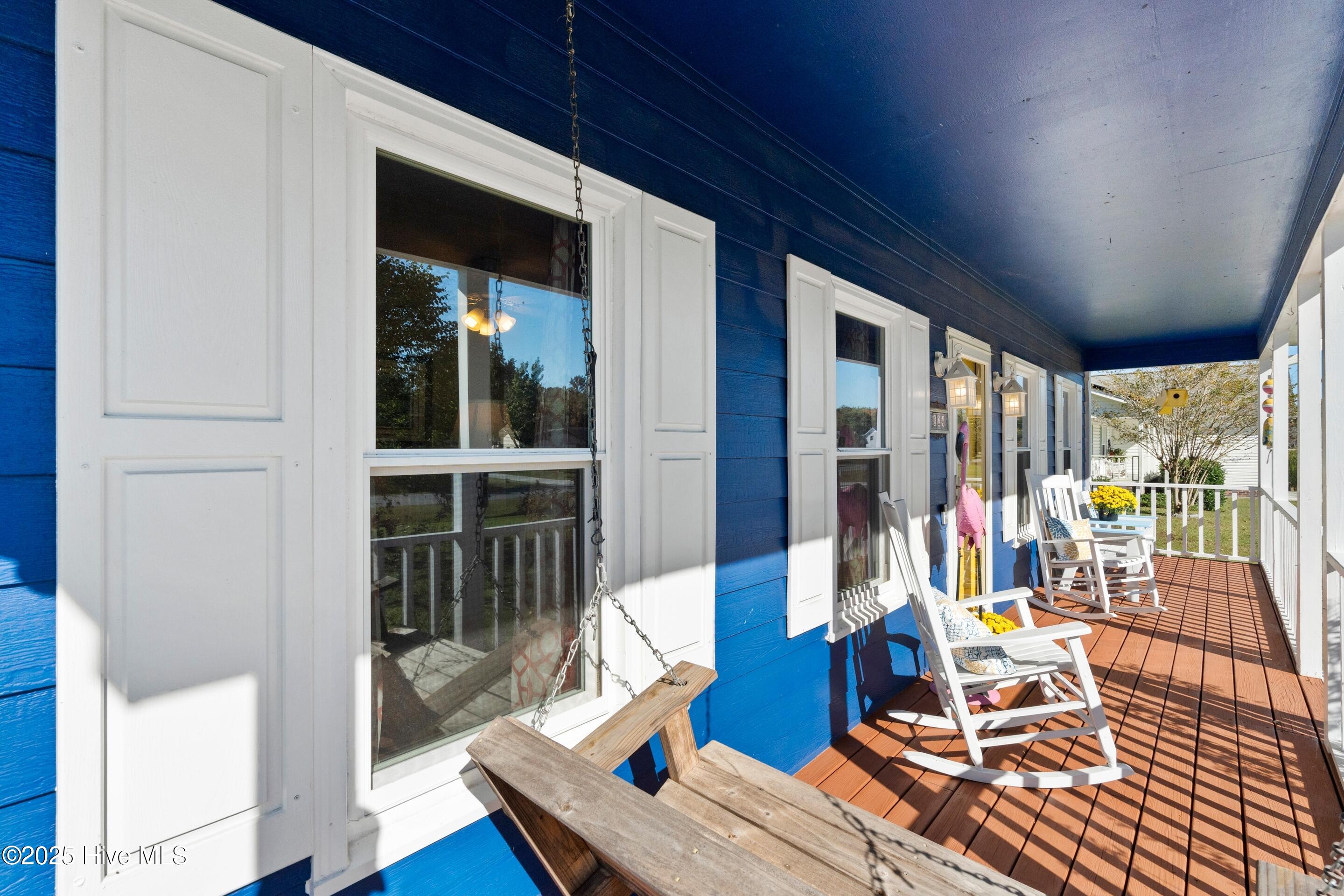 100535792 | Photo 11