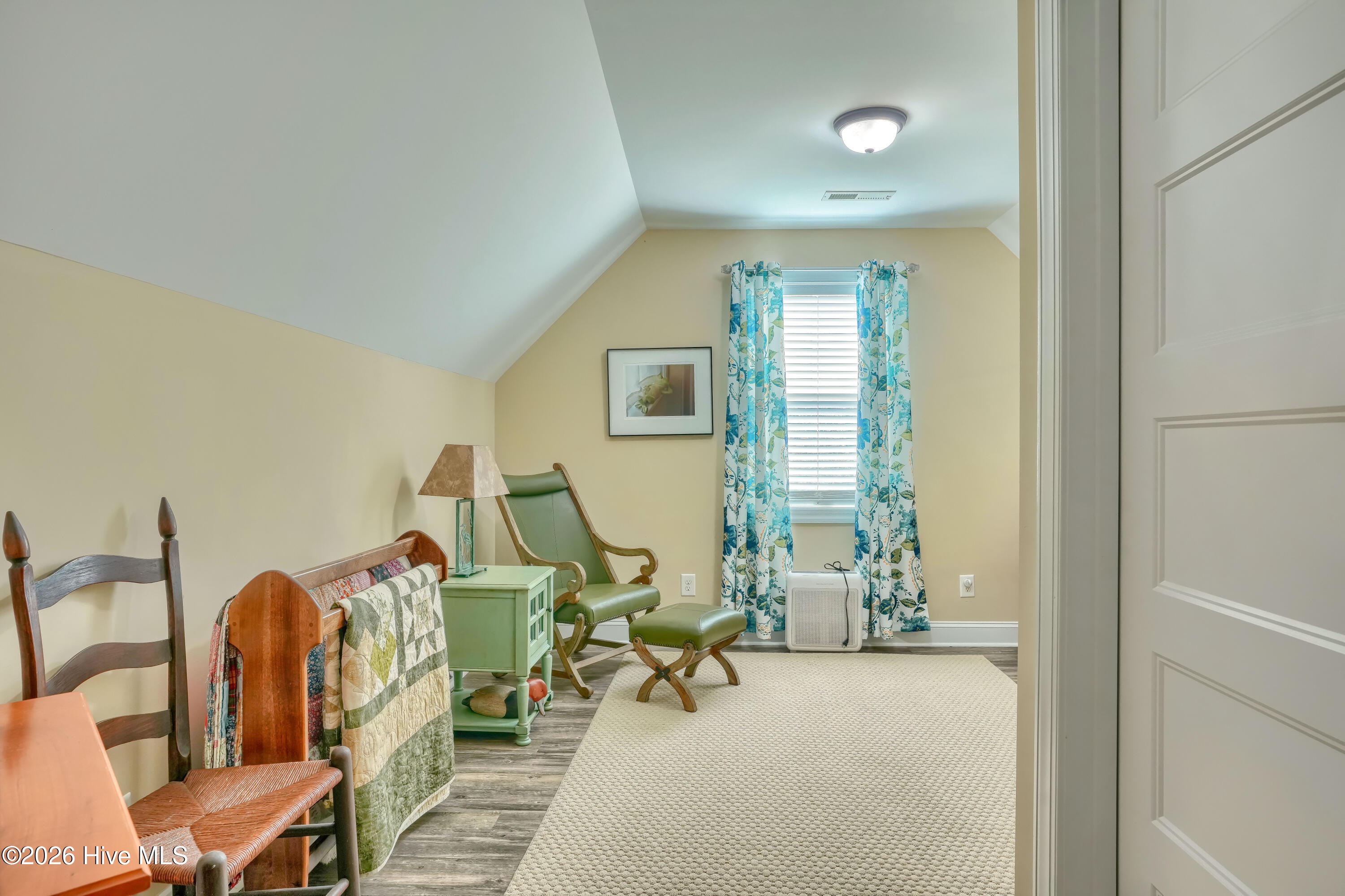 100563582 | Photo 37