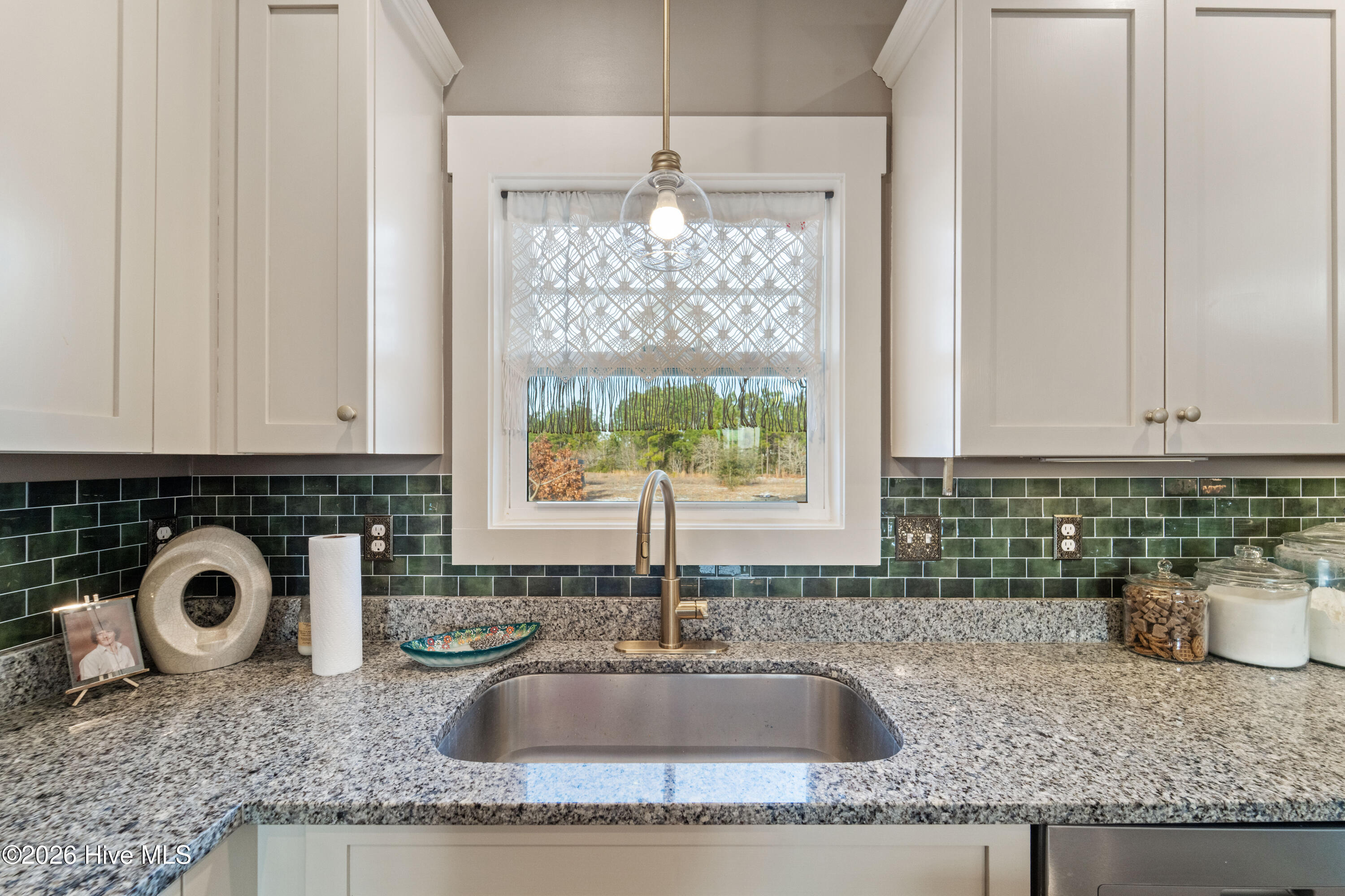 100549687 | Photo 21