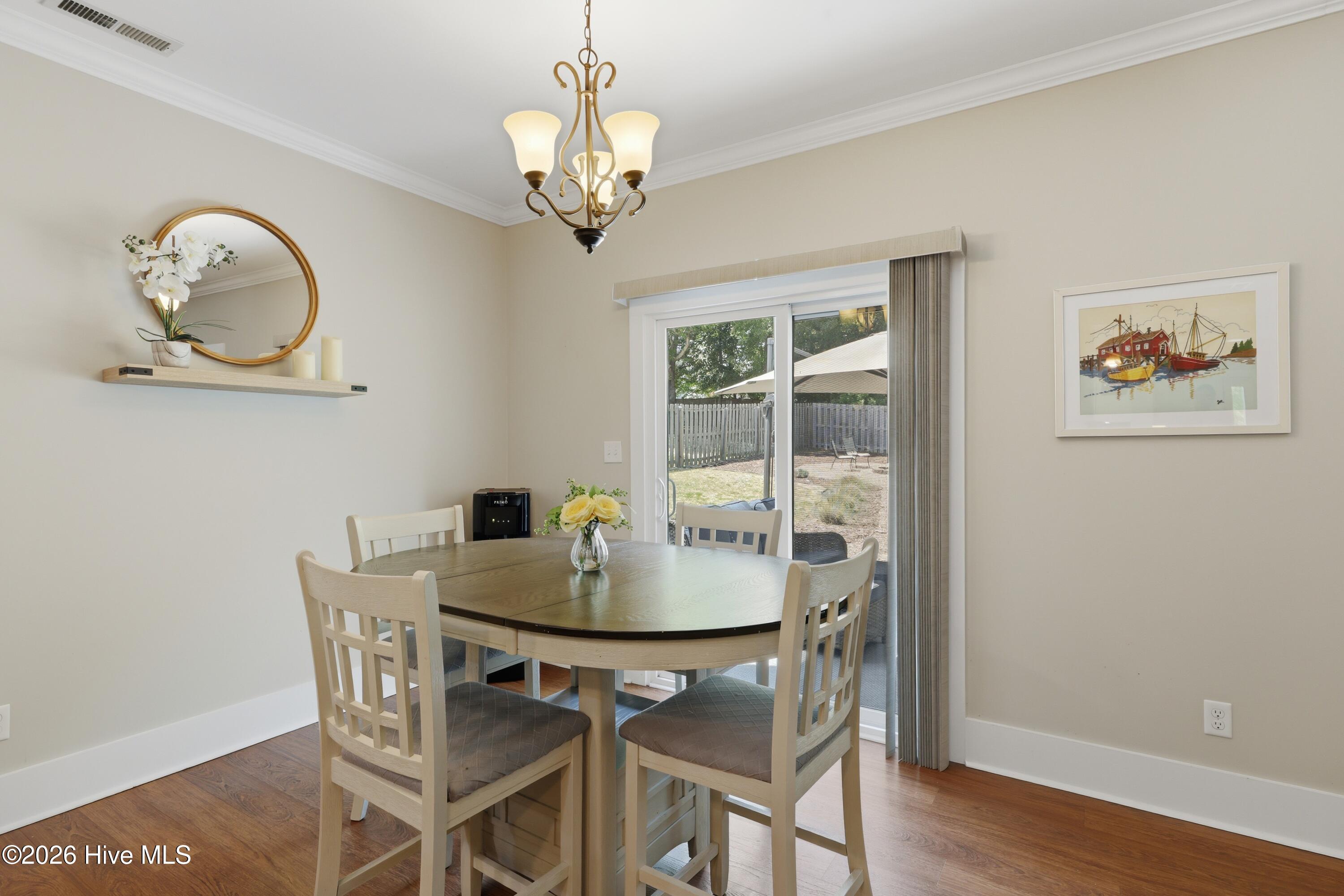 100569472 | Photo 25