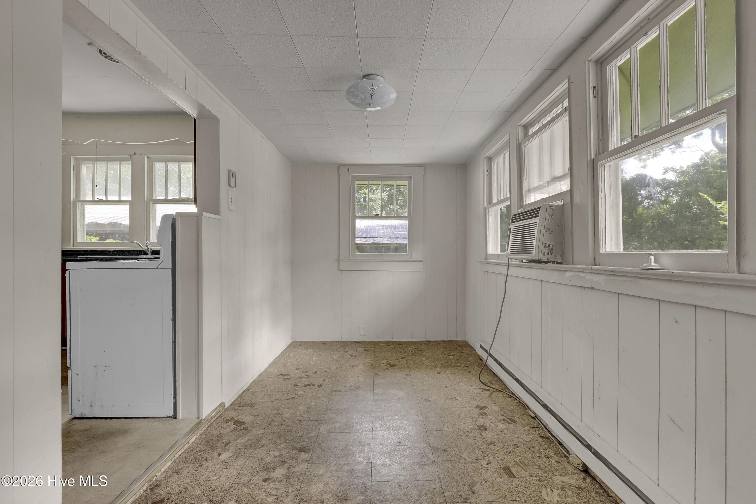 100558048 | Photo 13