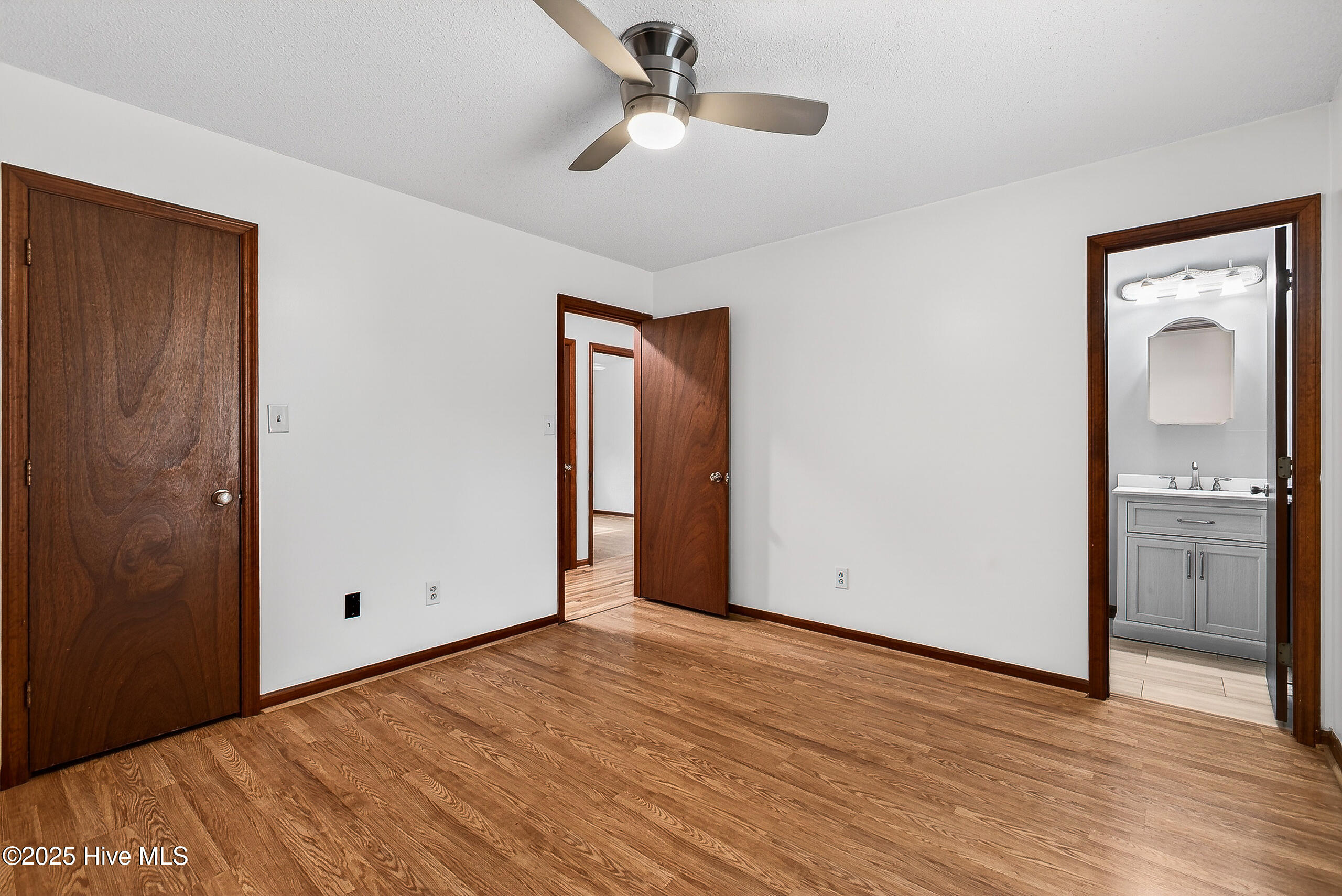 100545266 | Photo 15