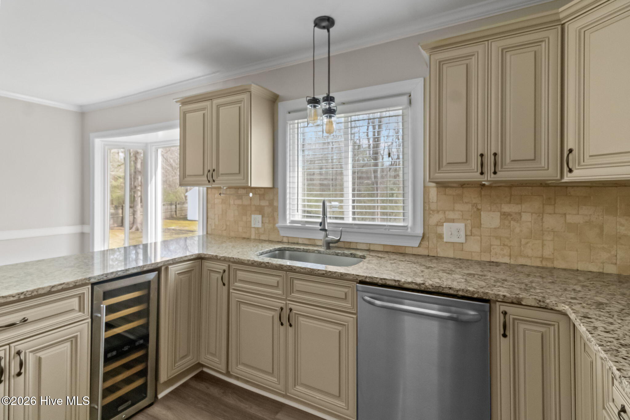 100560043 | Photo 18