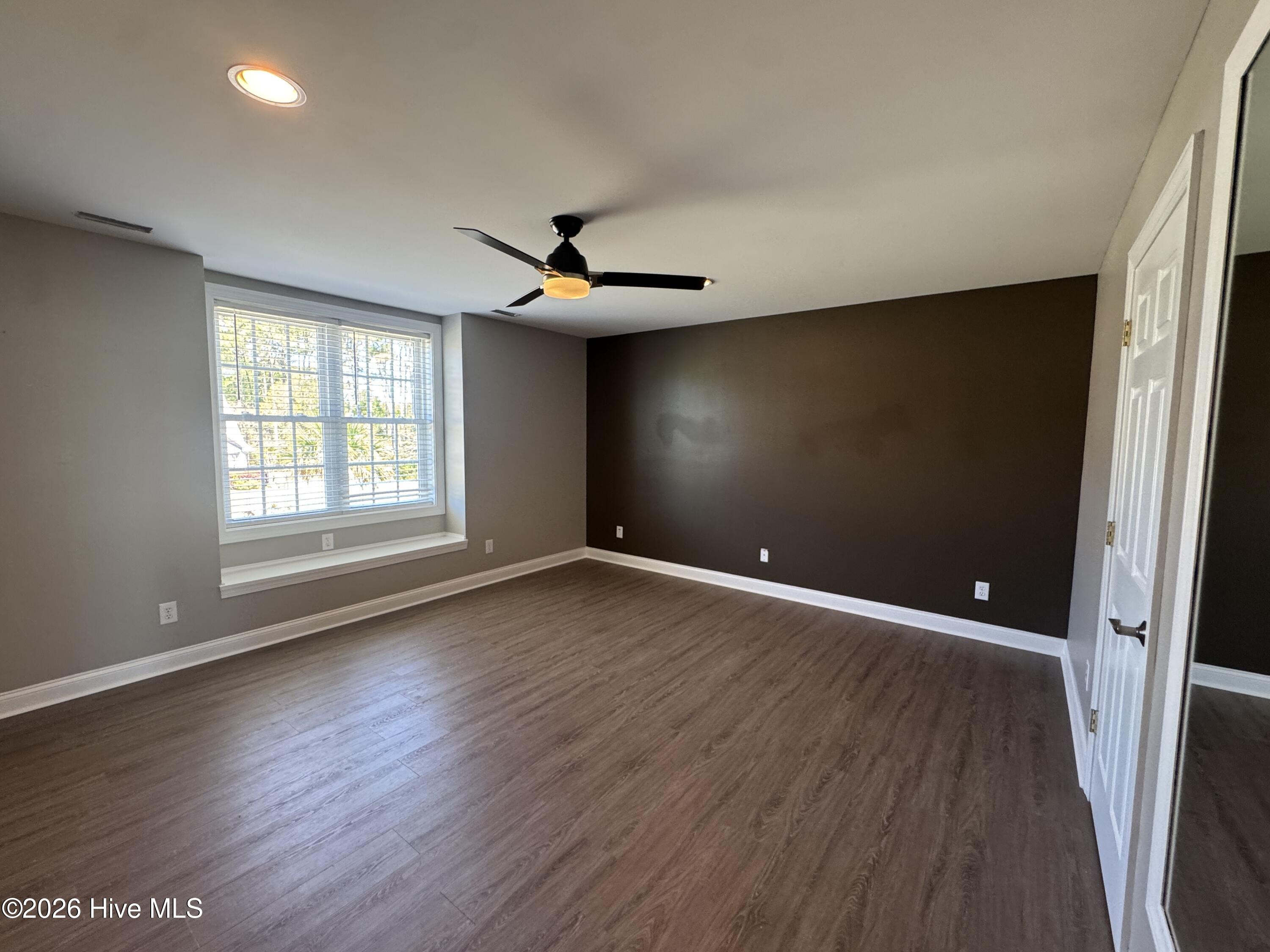 100567505 | Photo 23