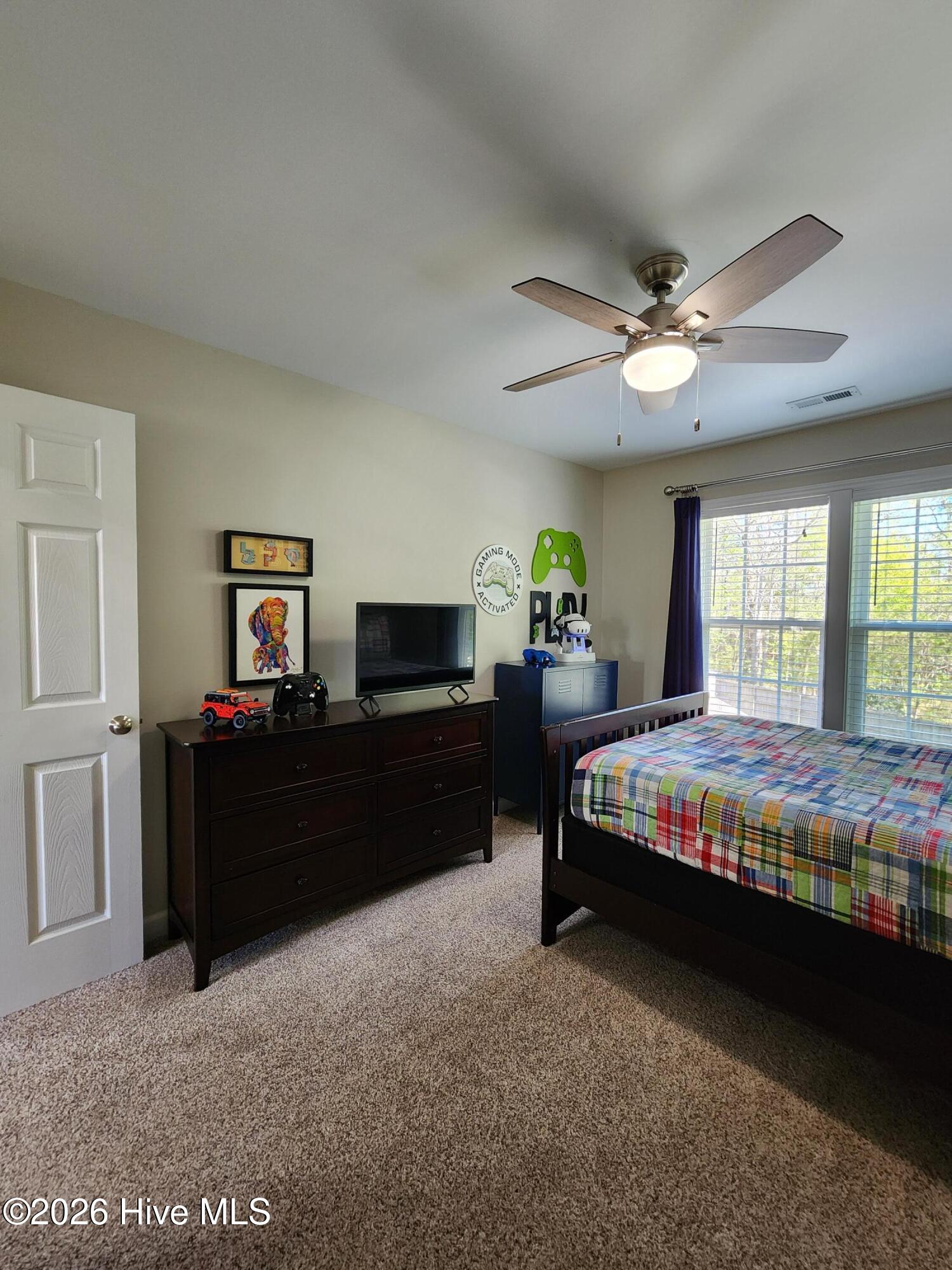 100570364 | Photo 35