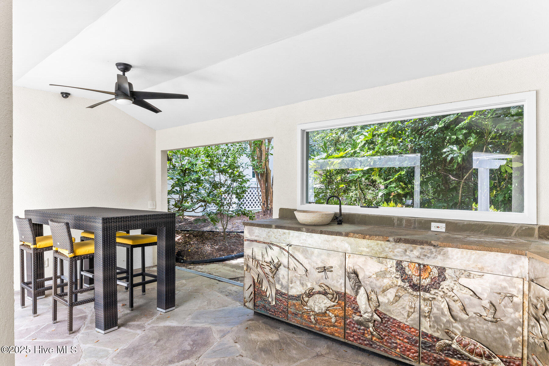 100489617 | Photo 40