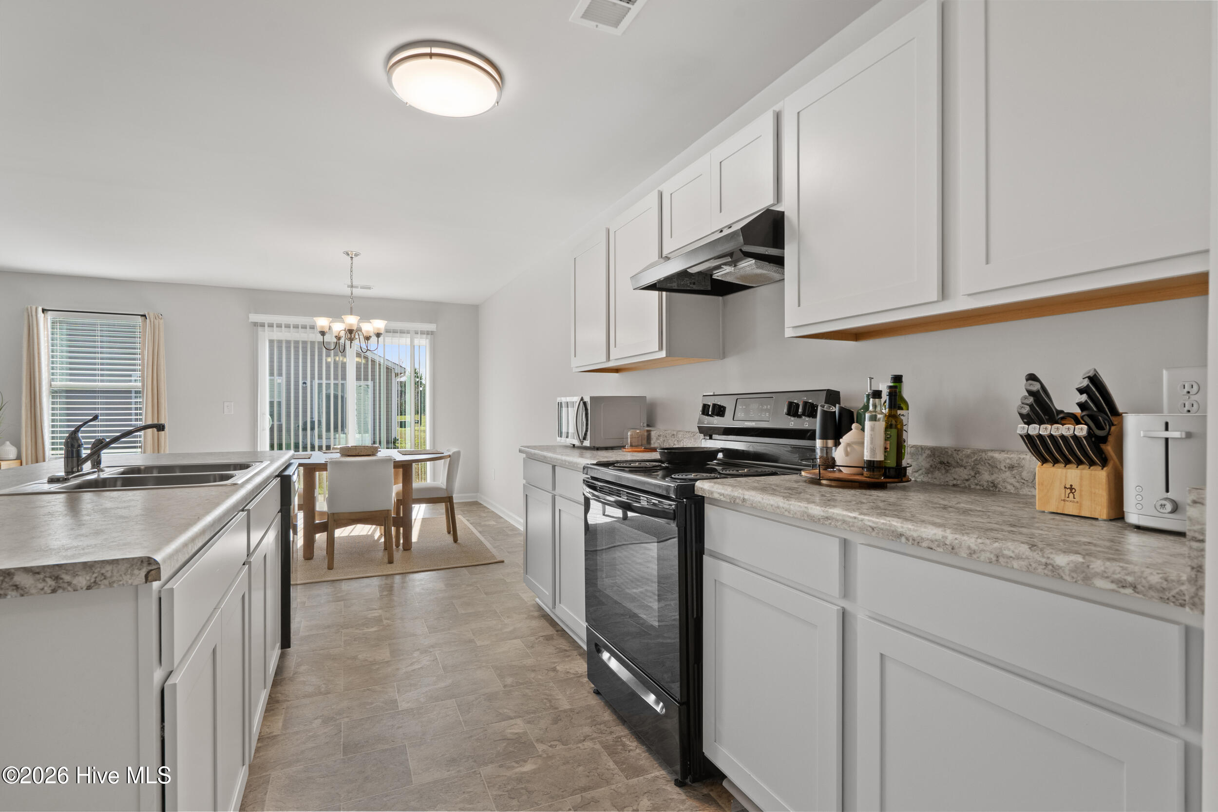 100559429 | Photo 12