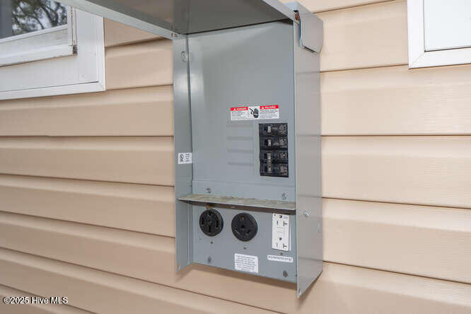 100528759 | Photo 40