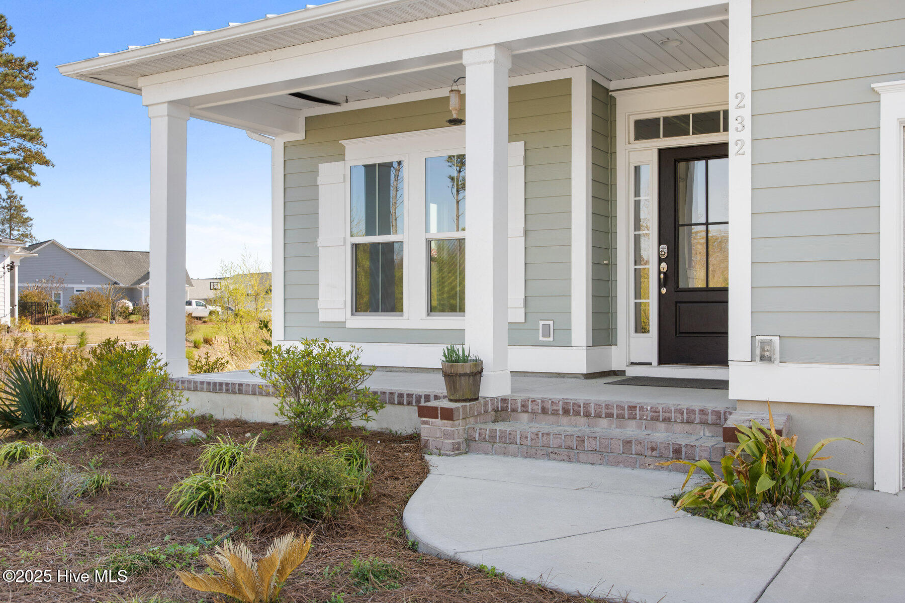 003_232_shoal_avenue-3_810